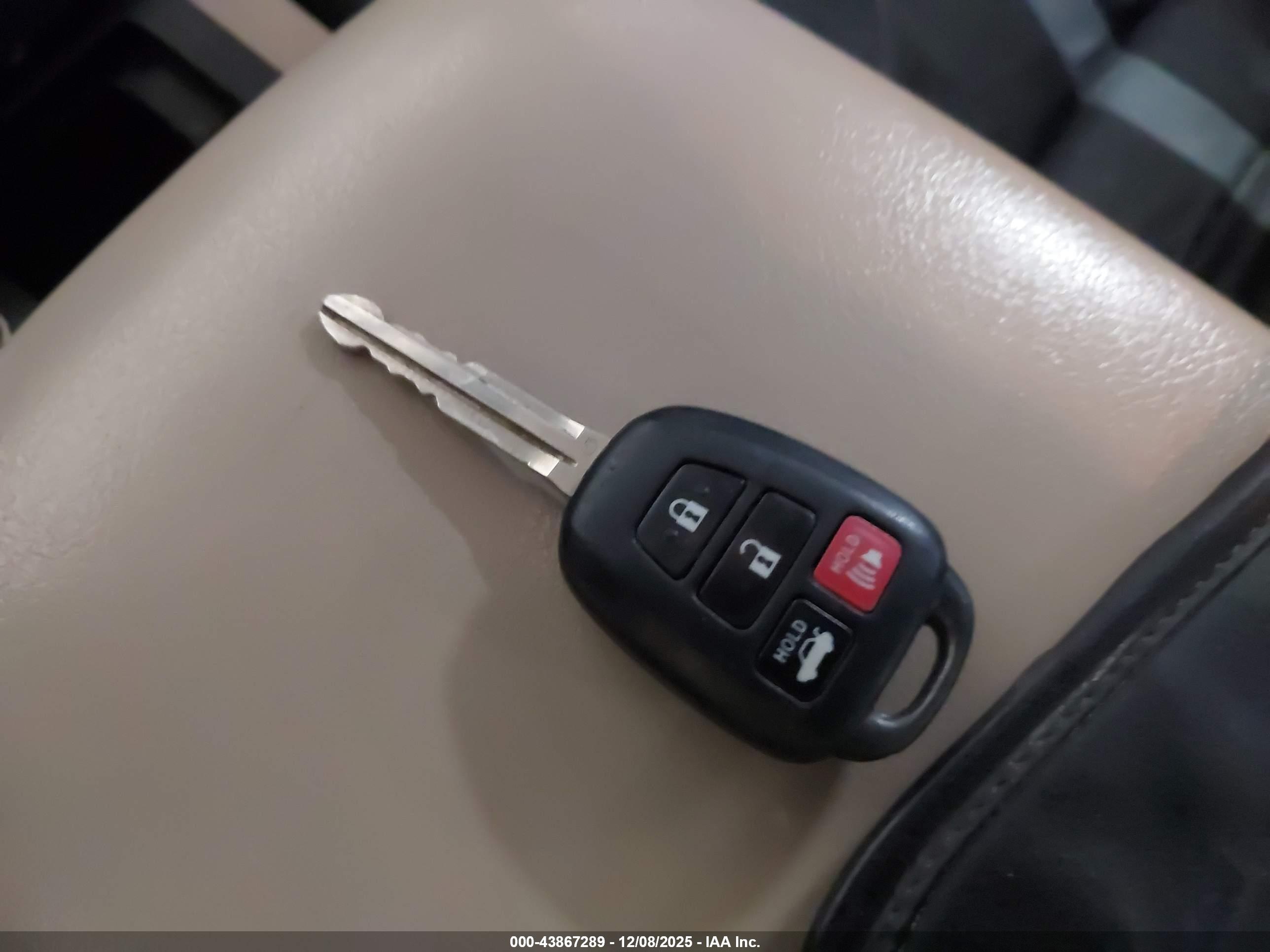 TOYOTA CAMRY image 11