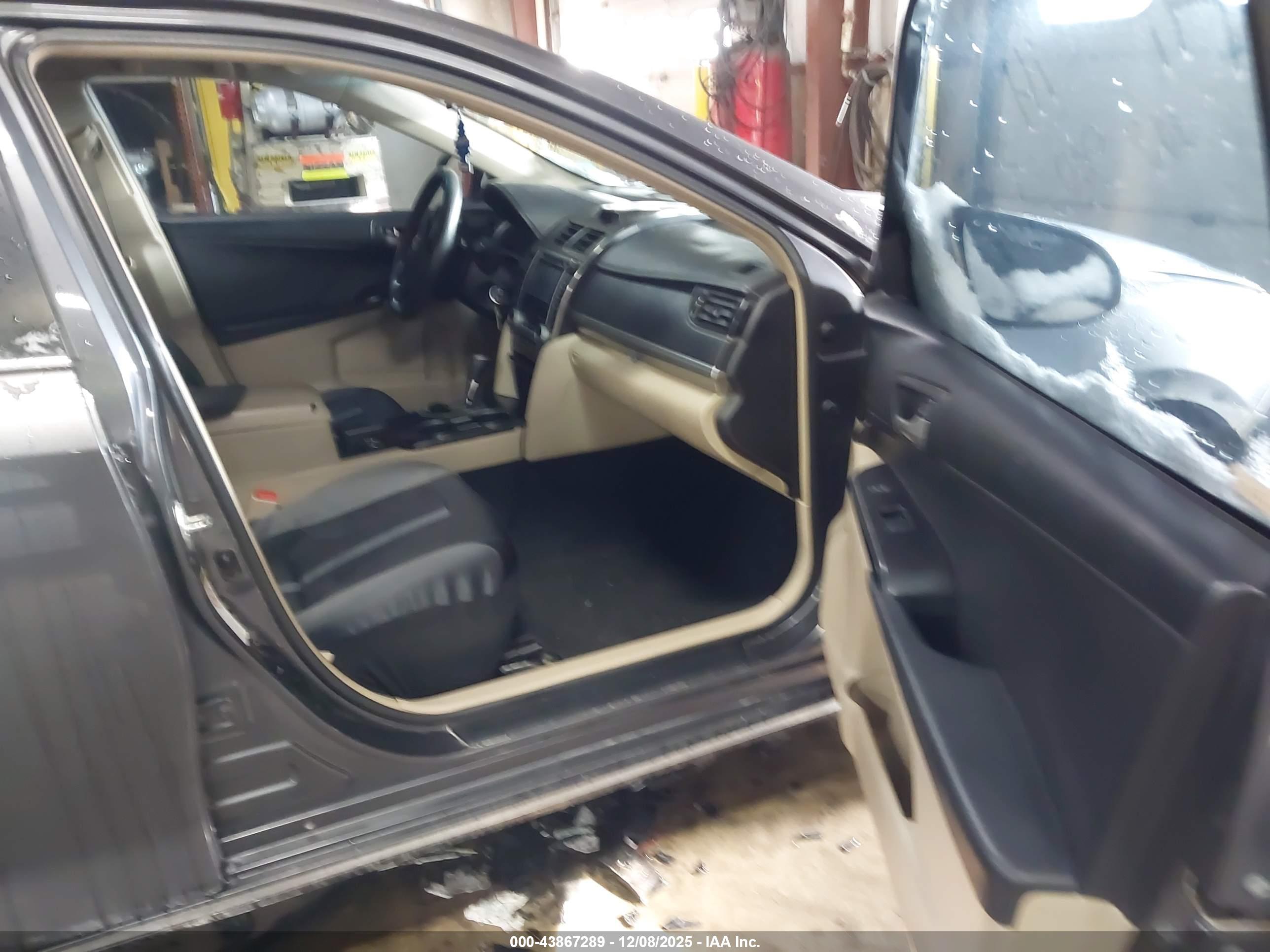 TOYOTA CAMRY image 5