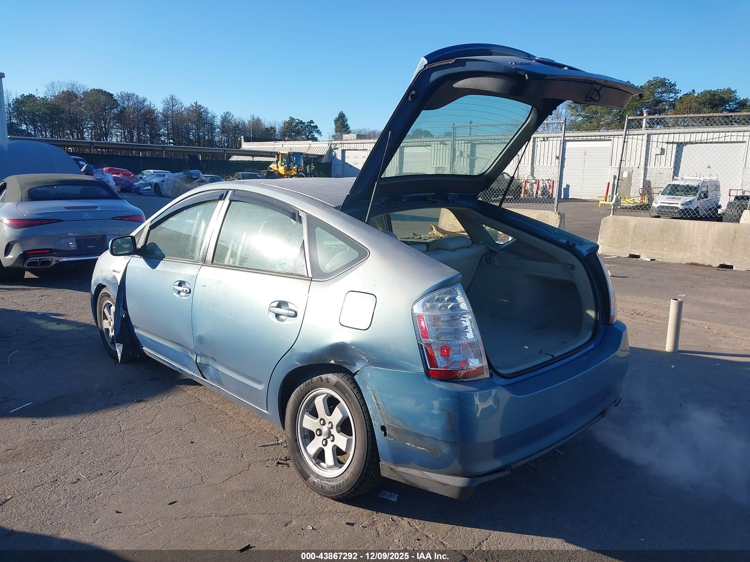 TOYOTA PRIUS image 3