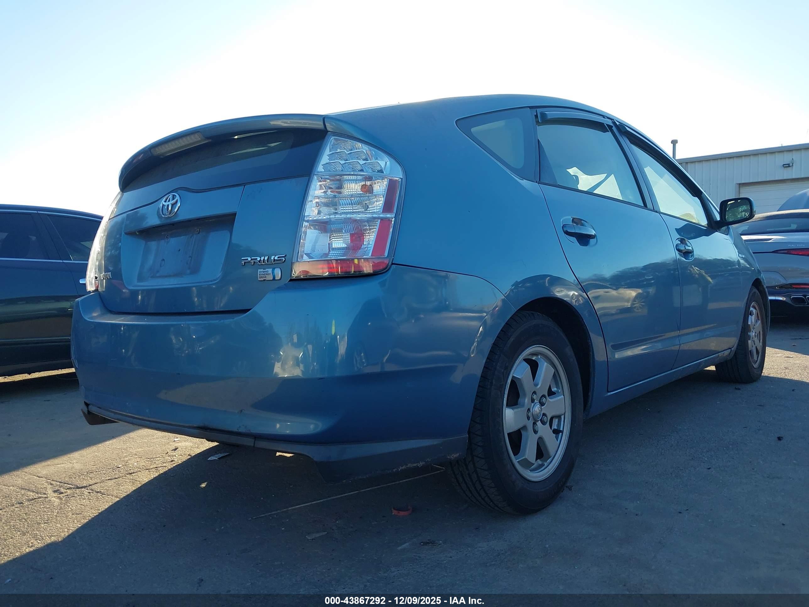 TOYOTA PRIUS image 4