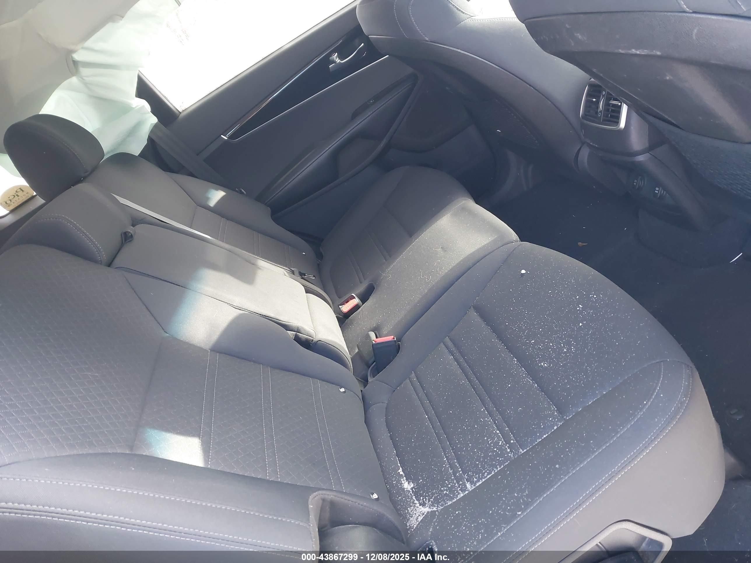 KIA SORENTO image 8
