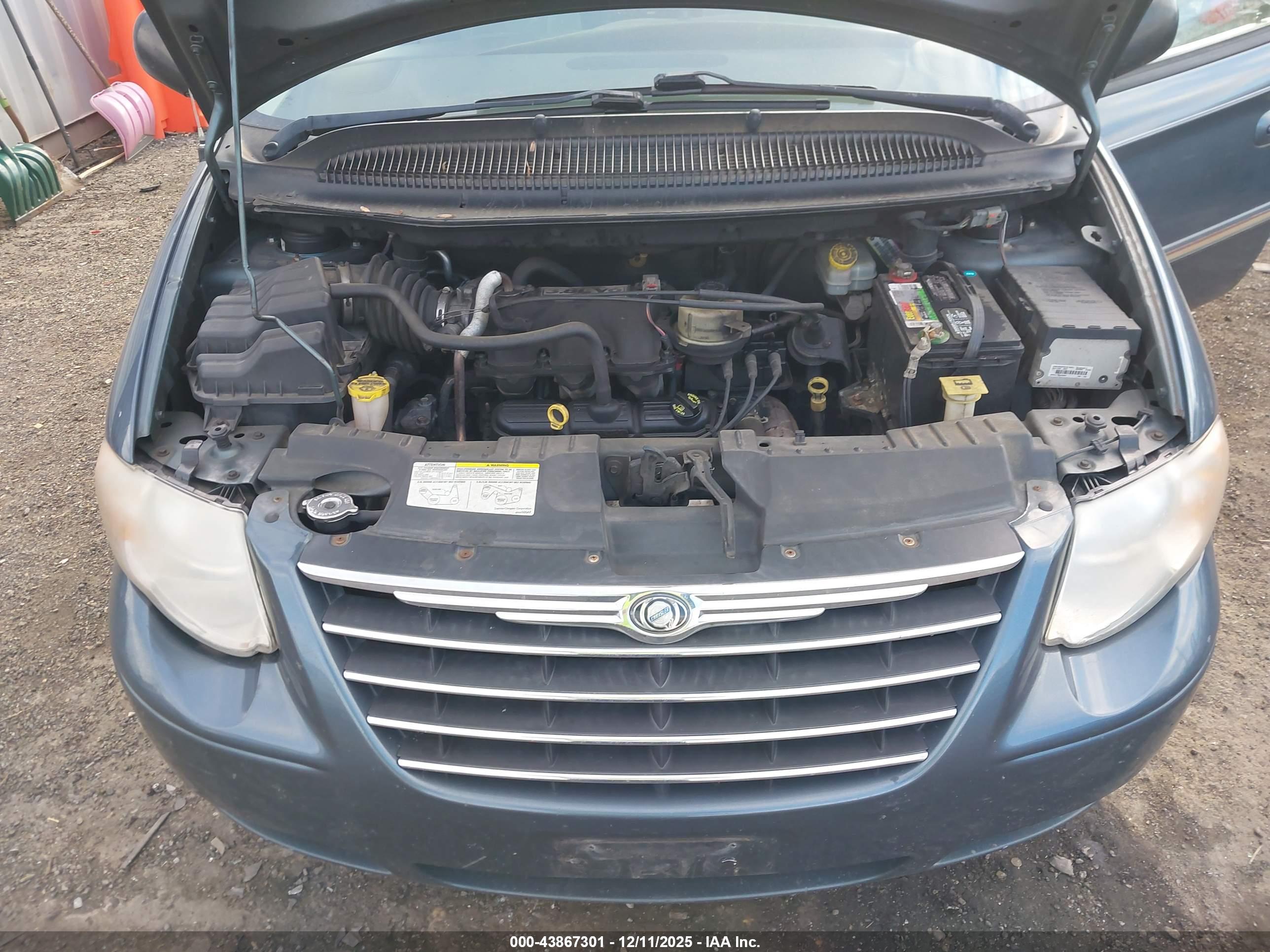 CHRYSLER TOWN image 10
