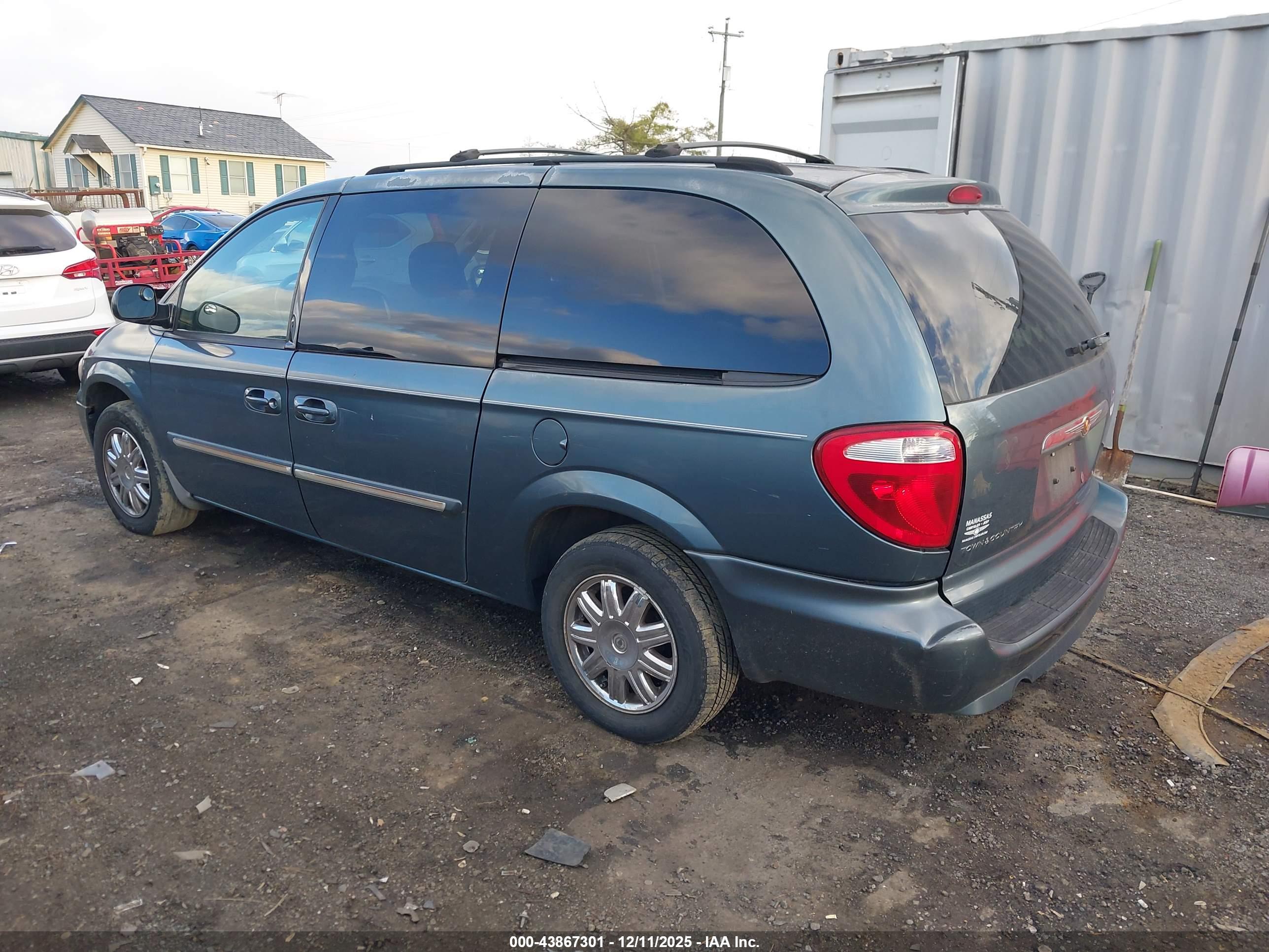 CHRYSLER TOWN image 3