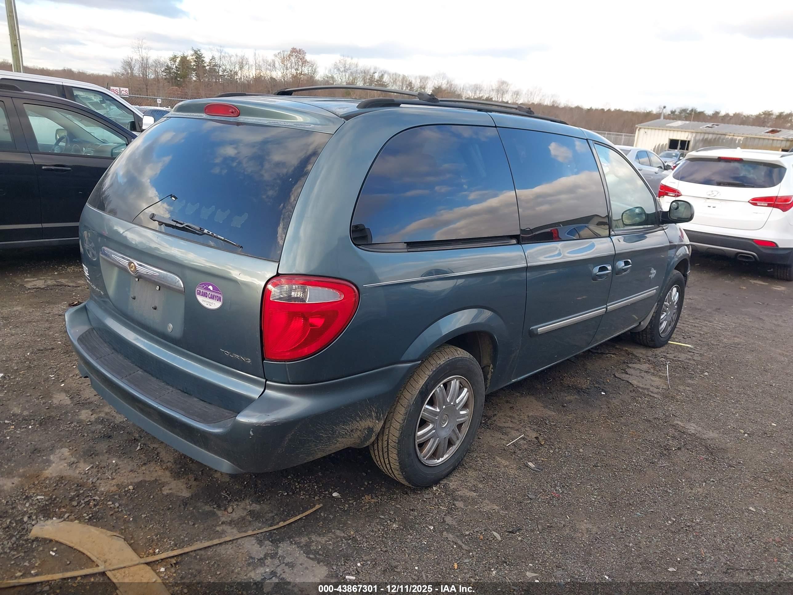 CHRYSLER TOWN image 4