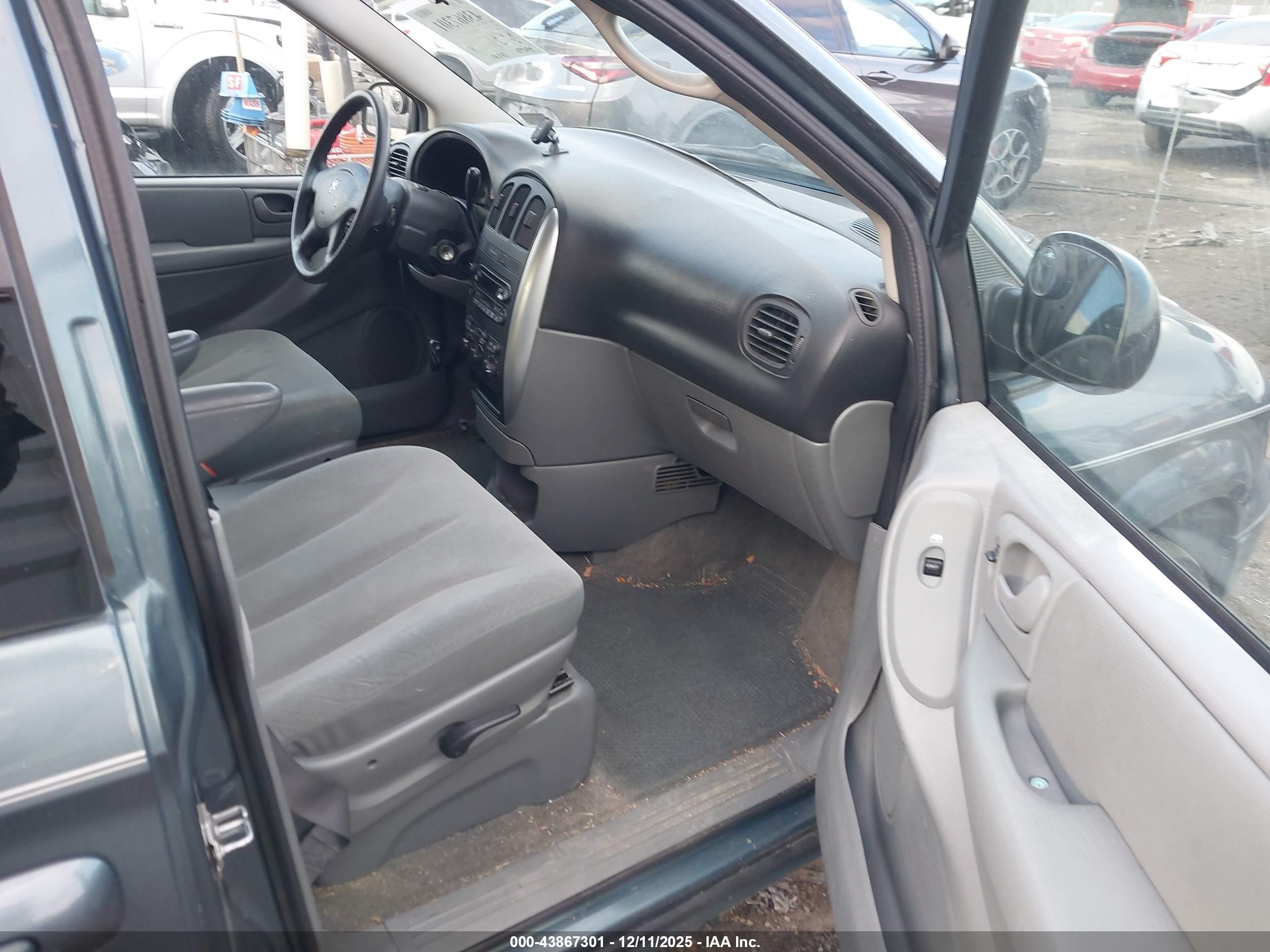 CHRYSLER TOWN image 5