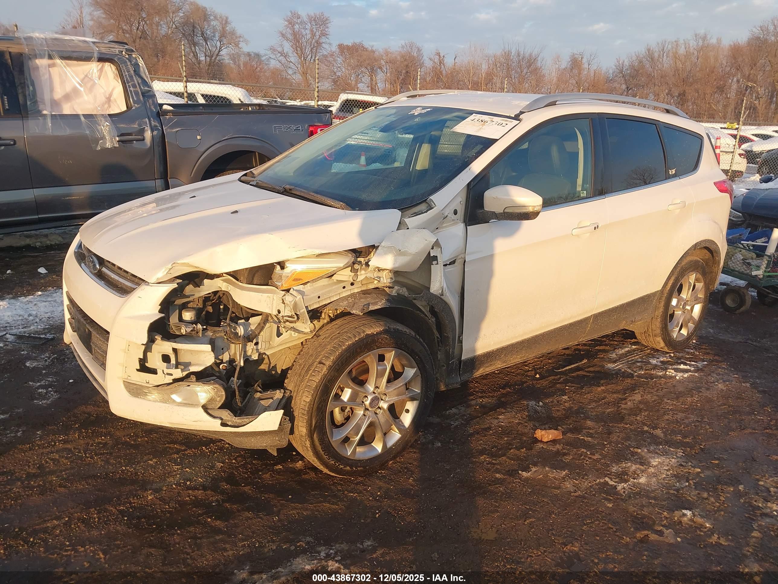 FORD ESCAPE image 2