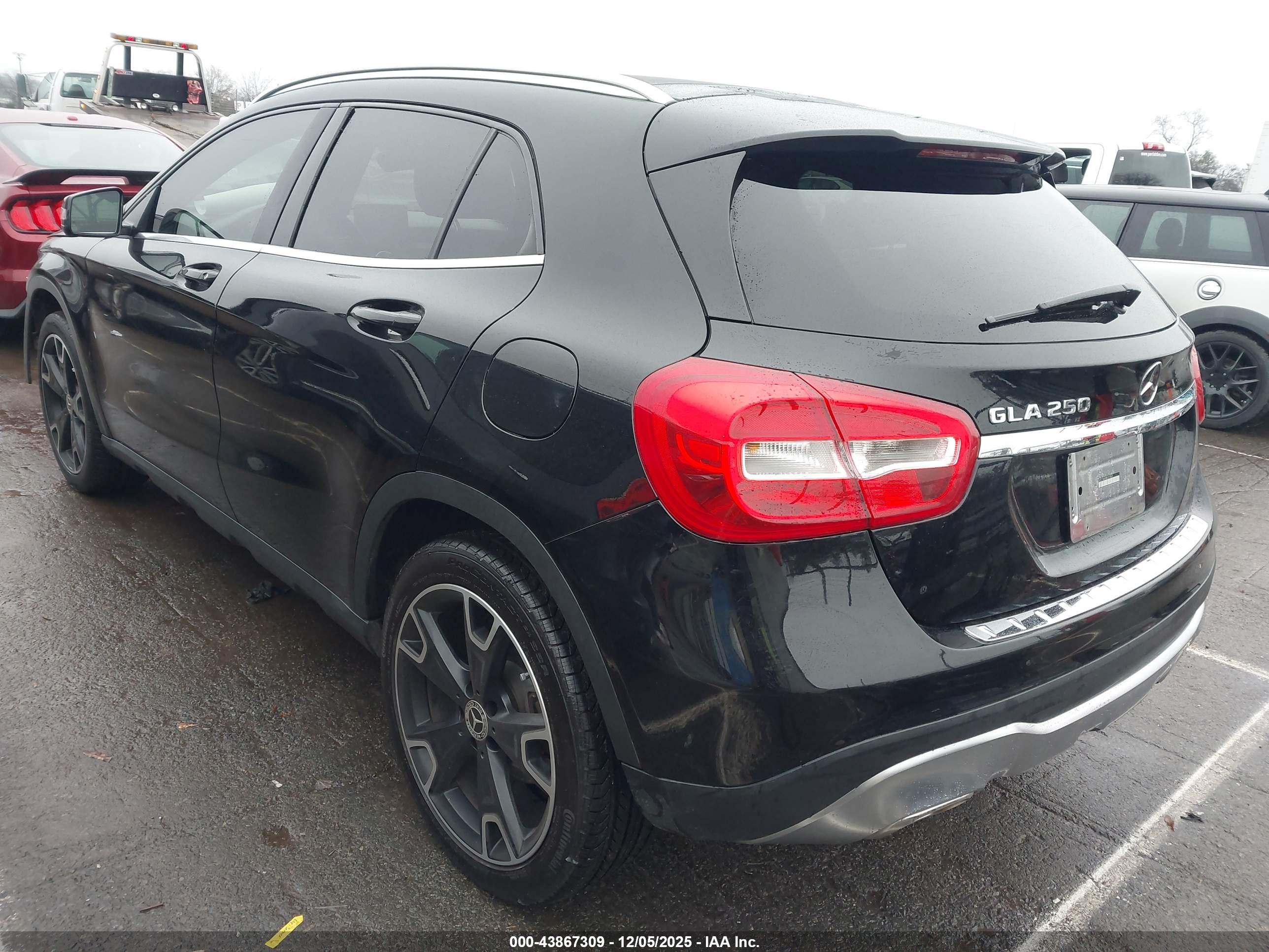 MERCEDES-BENZ GLA image 3