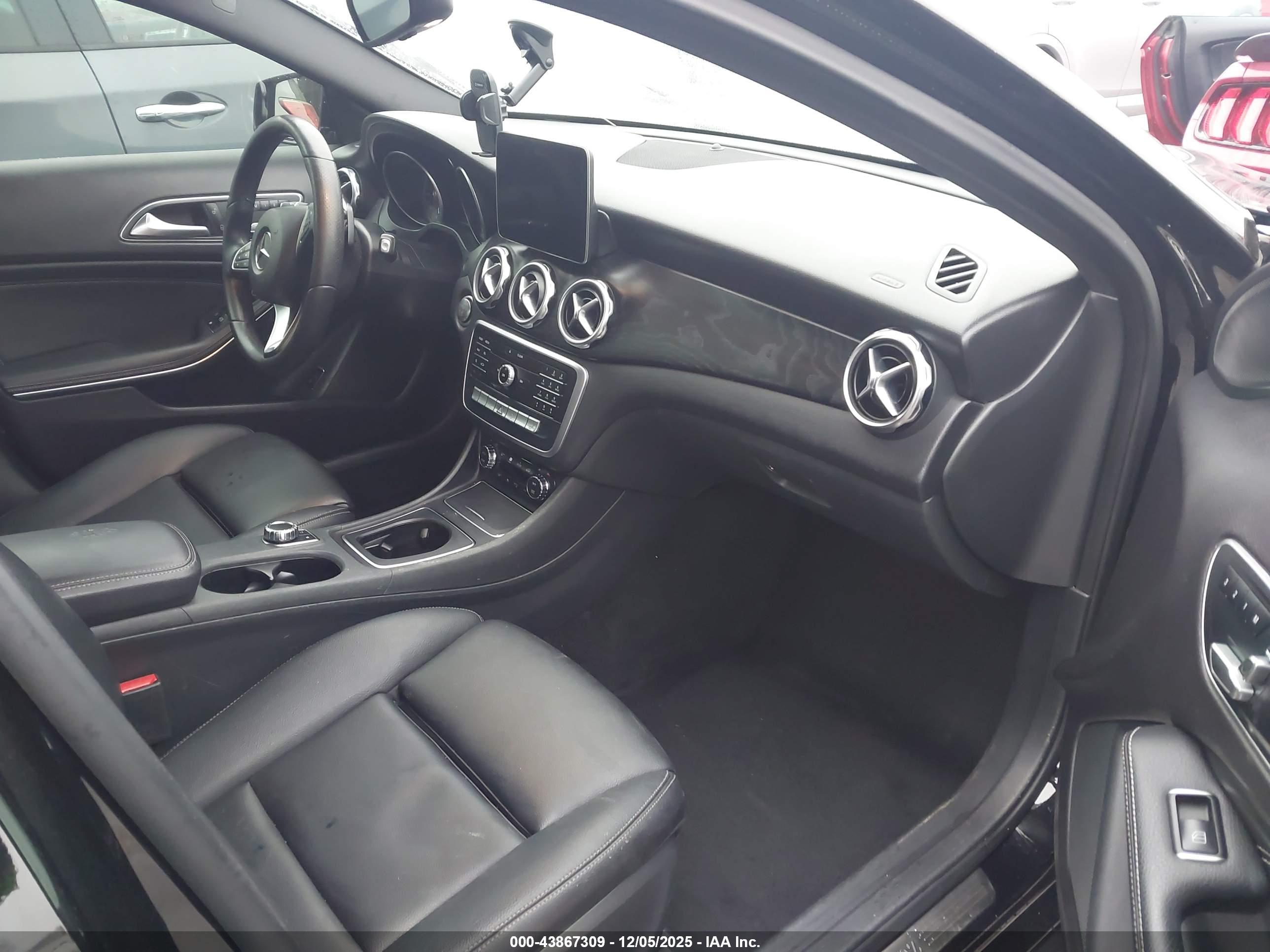 MERCEDES-BENZ GLA image 5