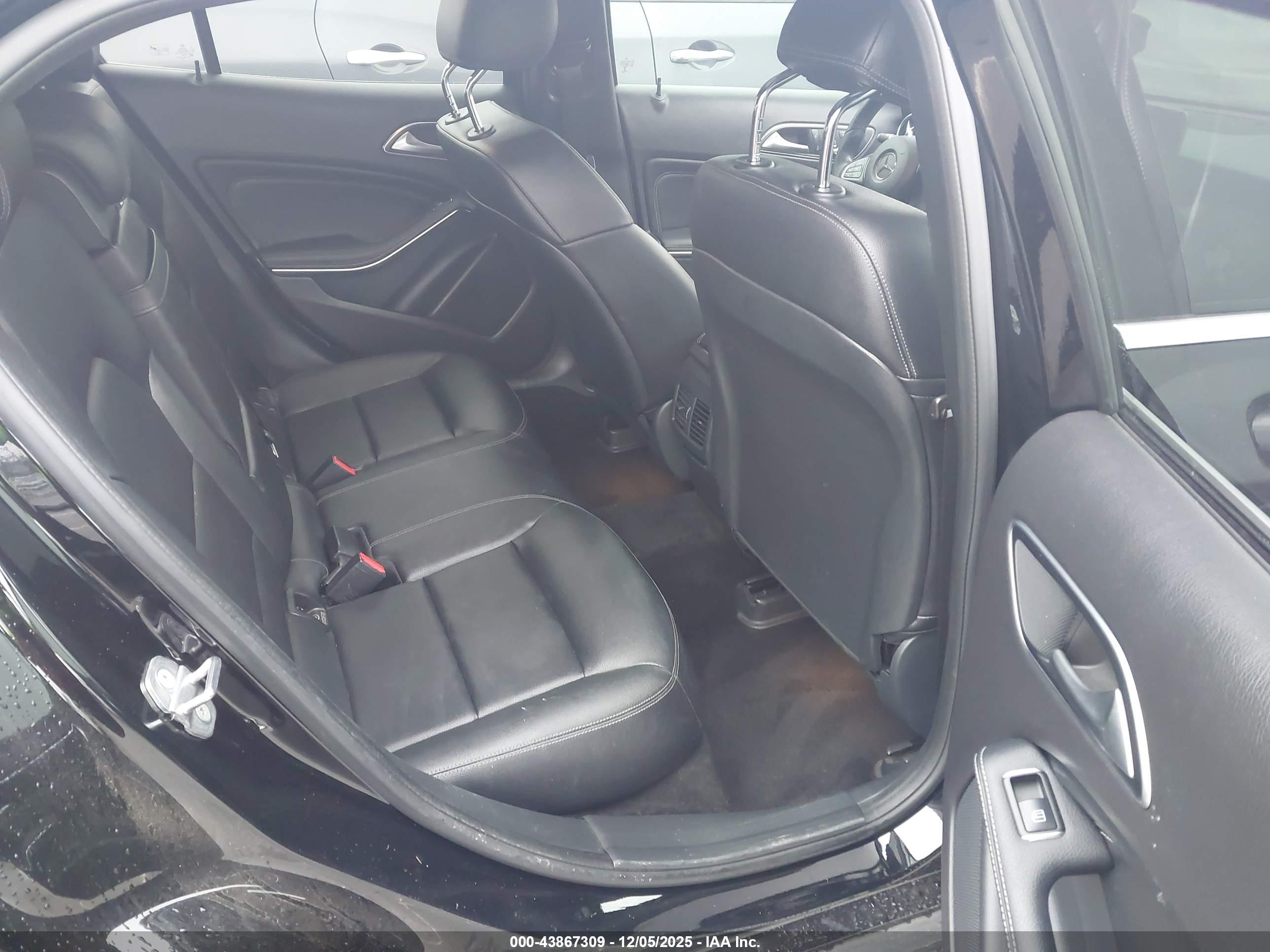 MERCEDES-BENZ GLA image 8