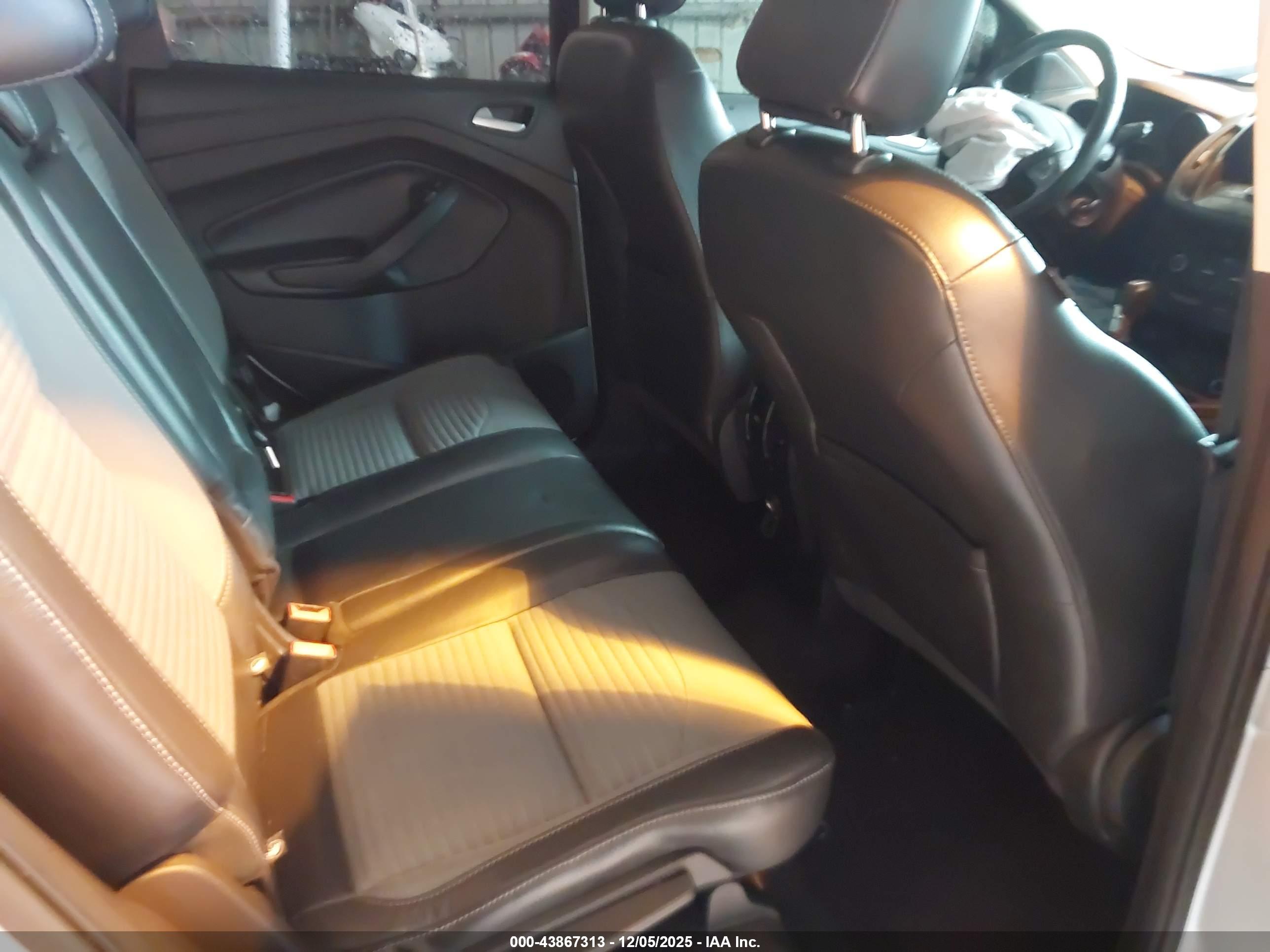 FORD ESCAPE image 8