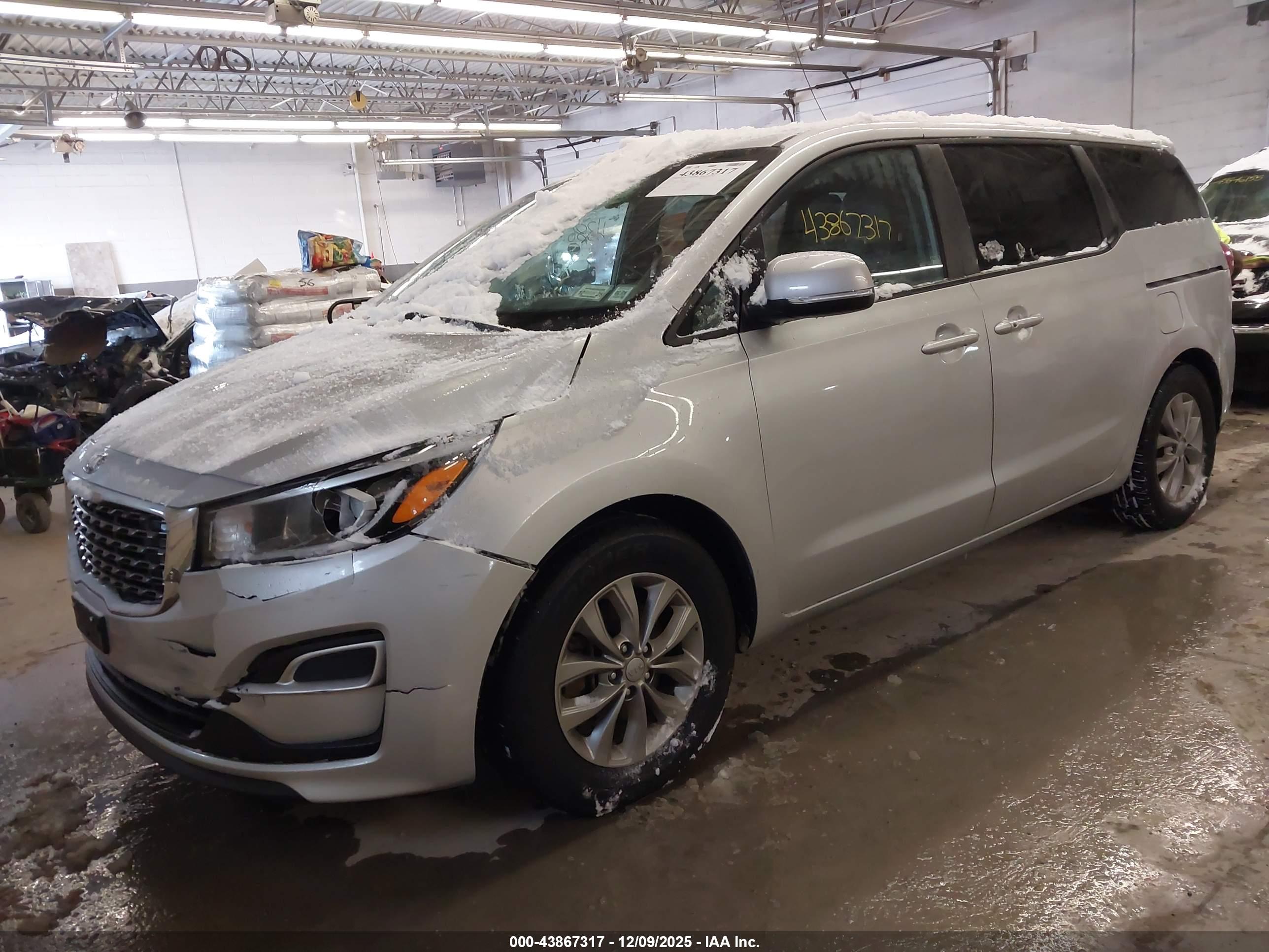 KIA SEDONA image 2