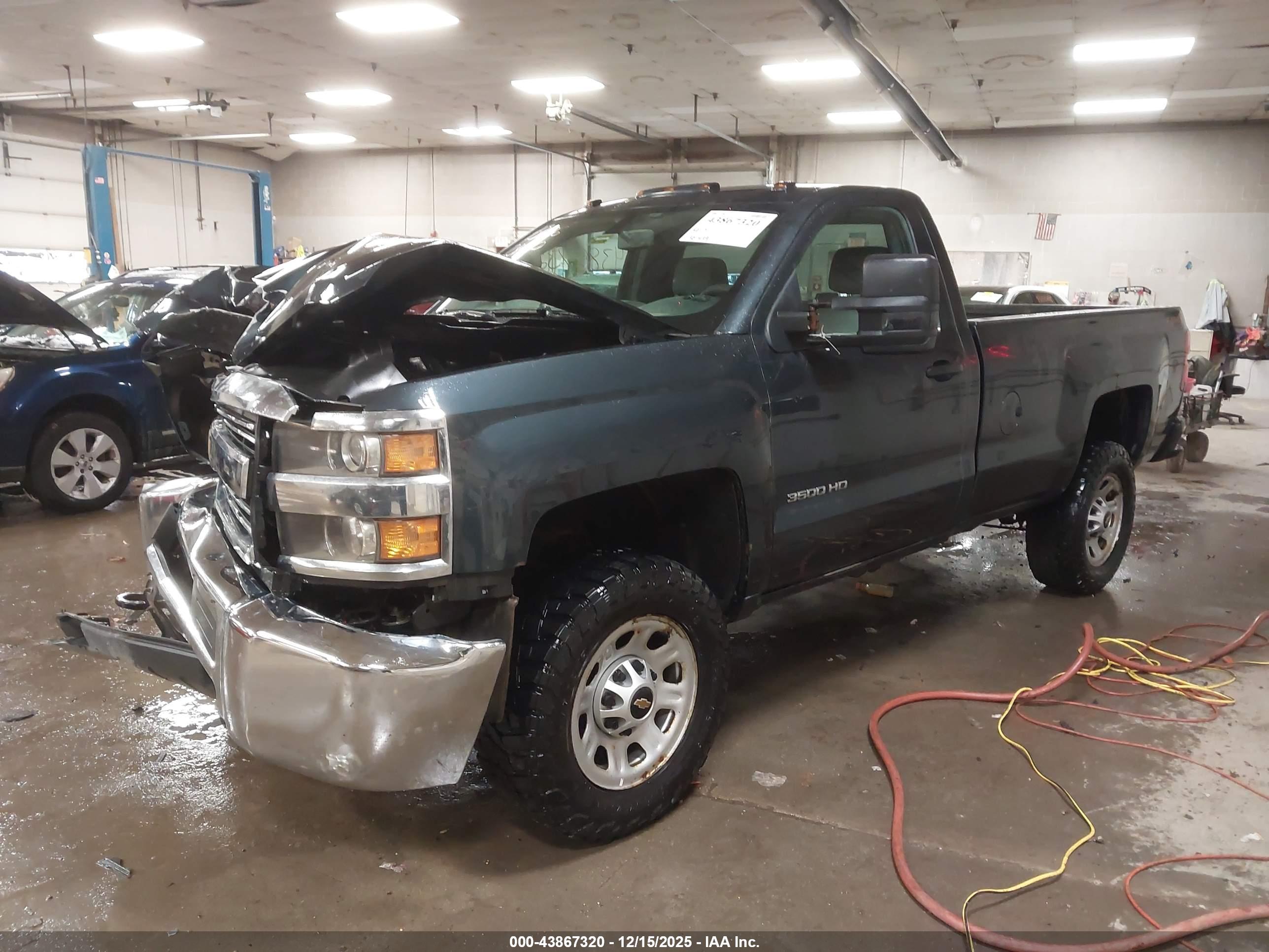 CHEVROLET SILVERADO image 2