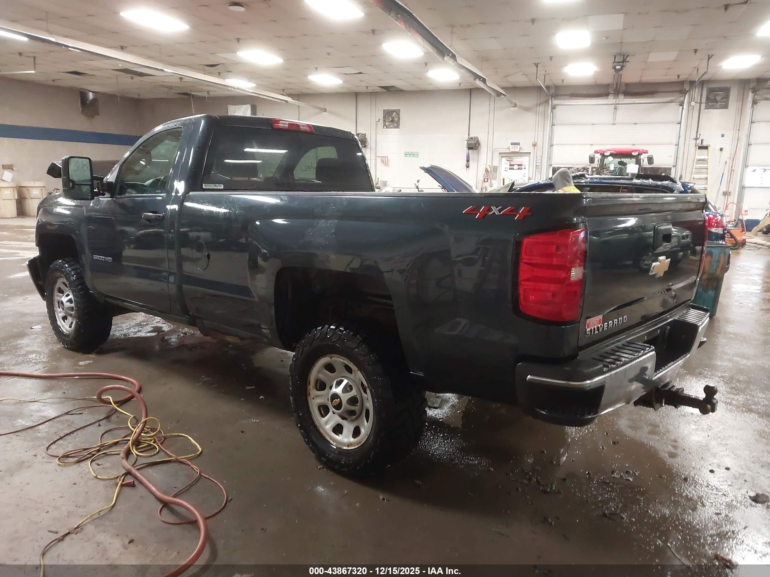 CHEVROLET SILVERADO image 3