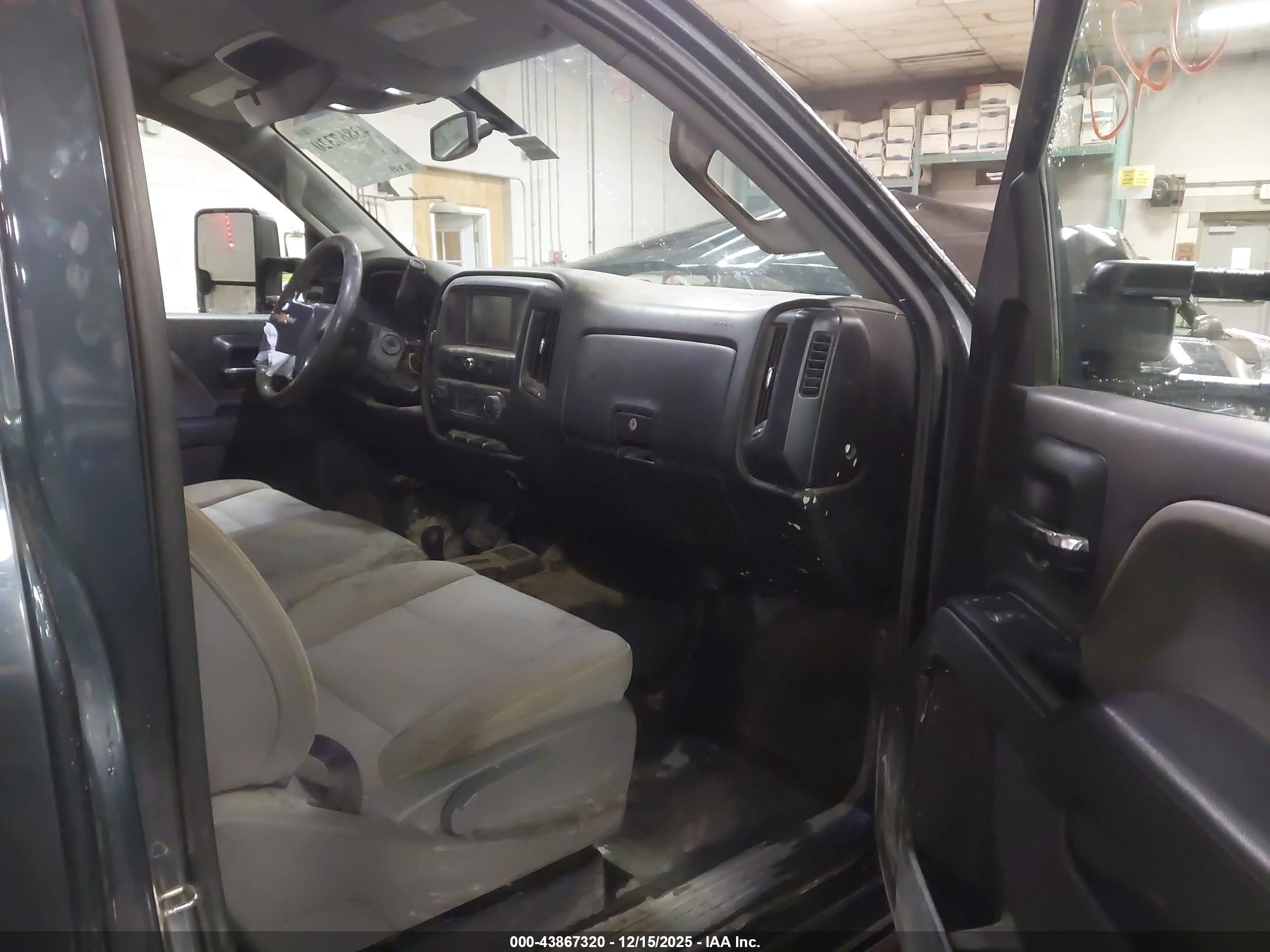 CHEVROLET SILVERADO image 5