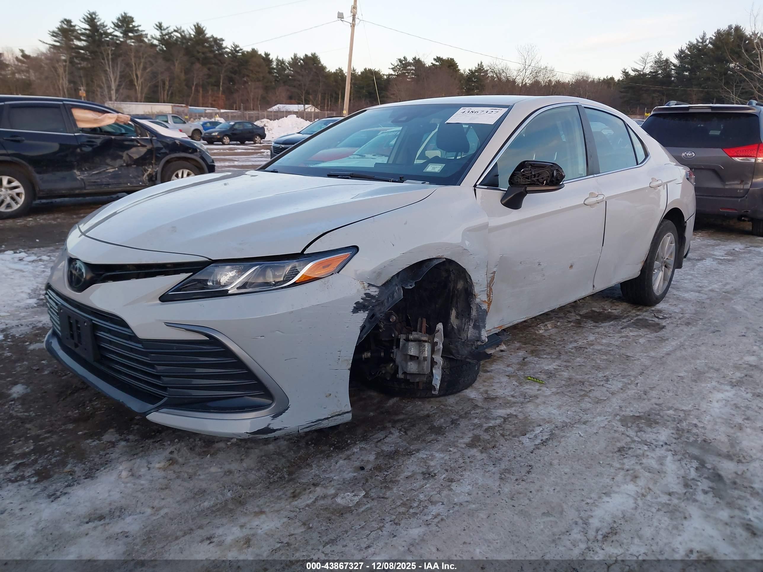 TOYOTA CAMRY image 2