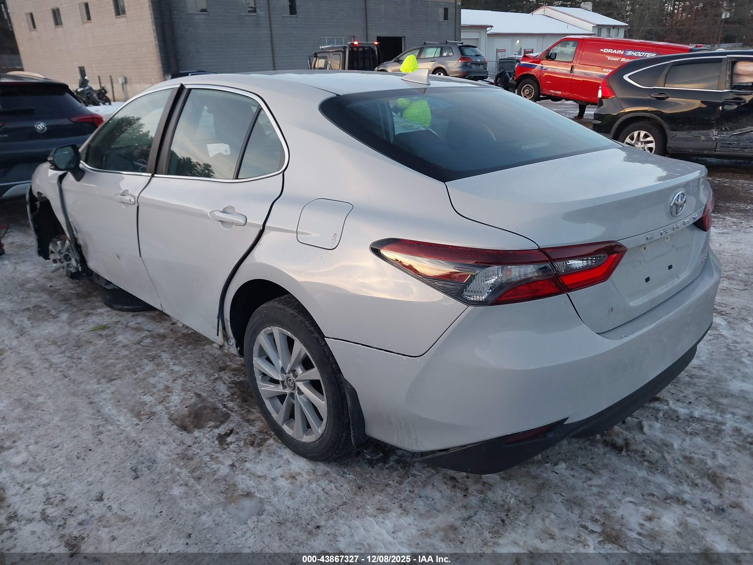 TOYOTA CAMRY image 3