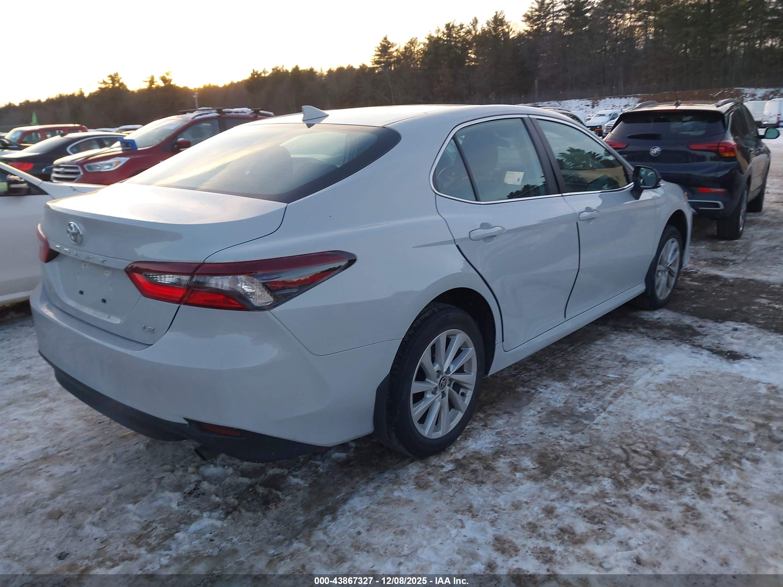 TOYOTA CAMRY image 4