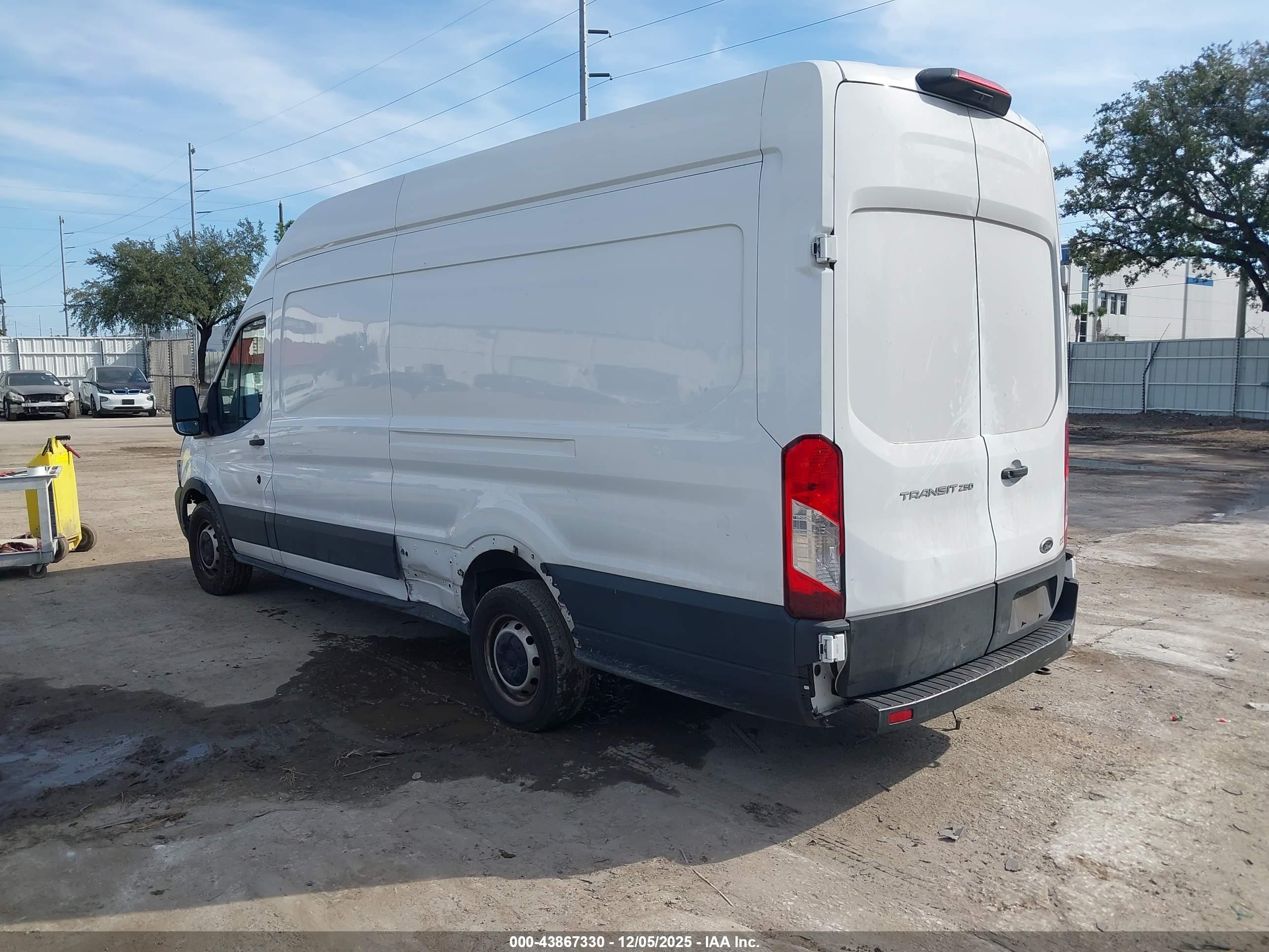 FORD TRANSIT-250 image 3