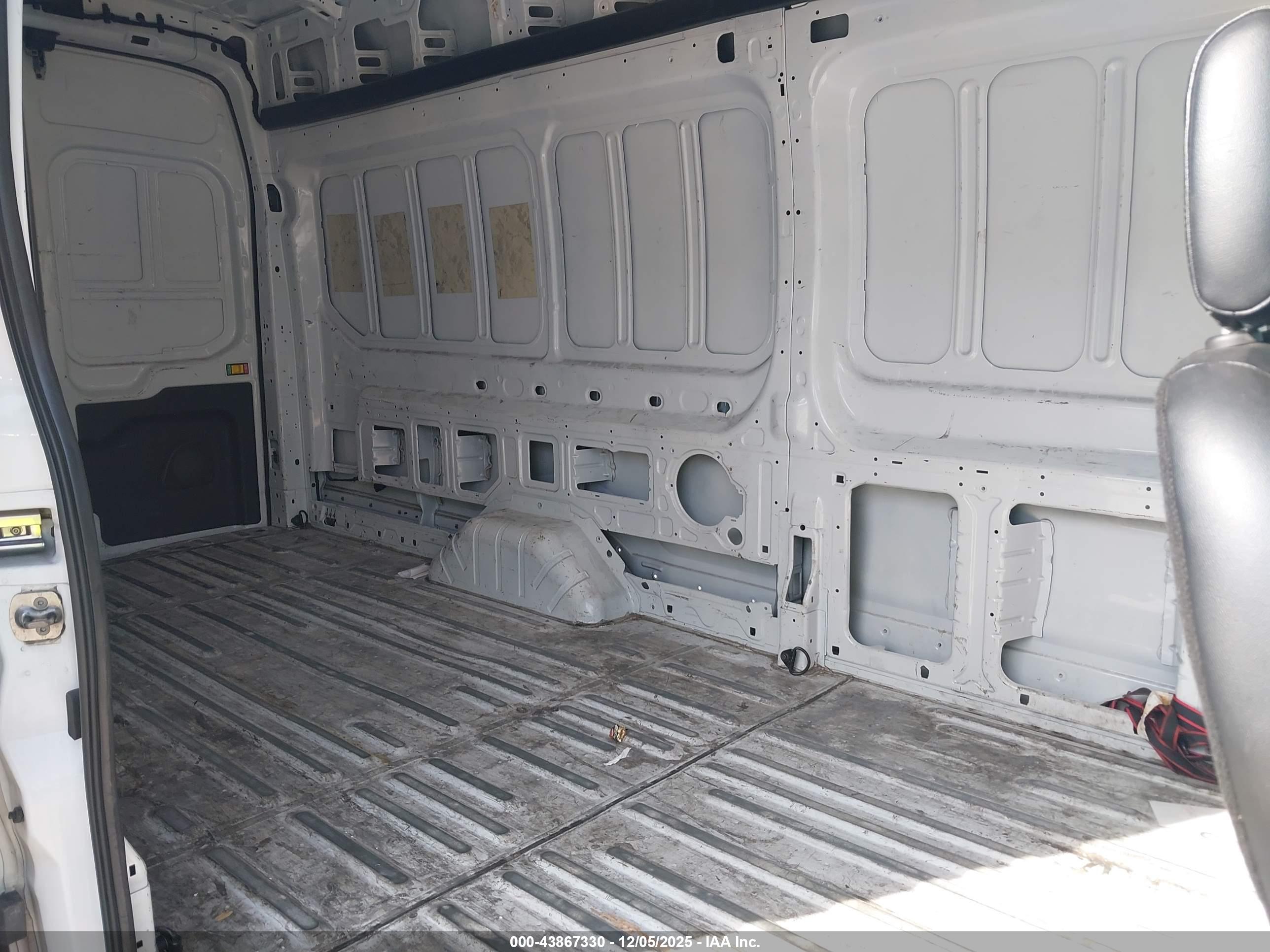 FORD TRANSIT-250 image 8