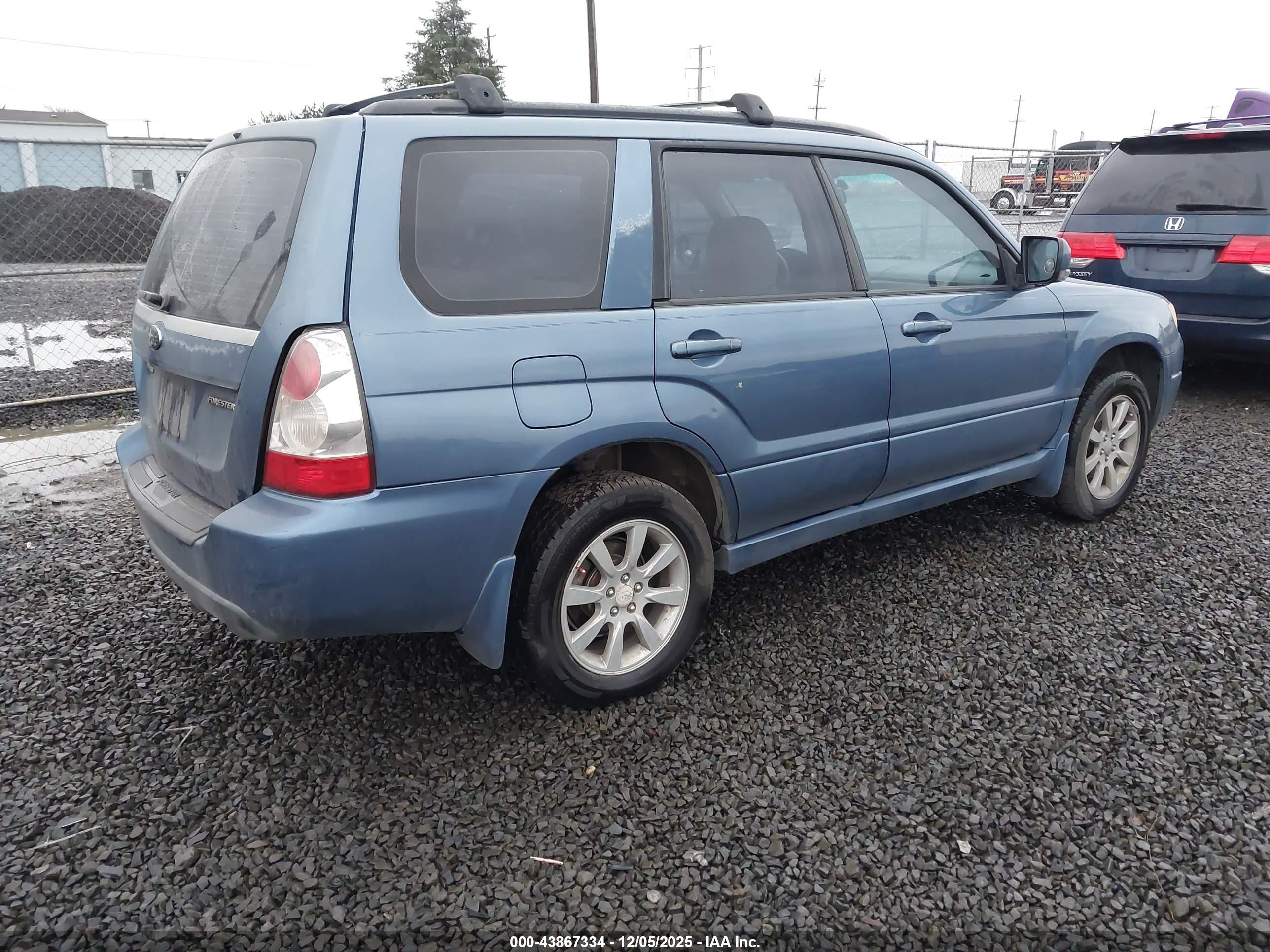 SUBARU FORESTER image 4