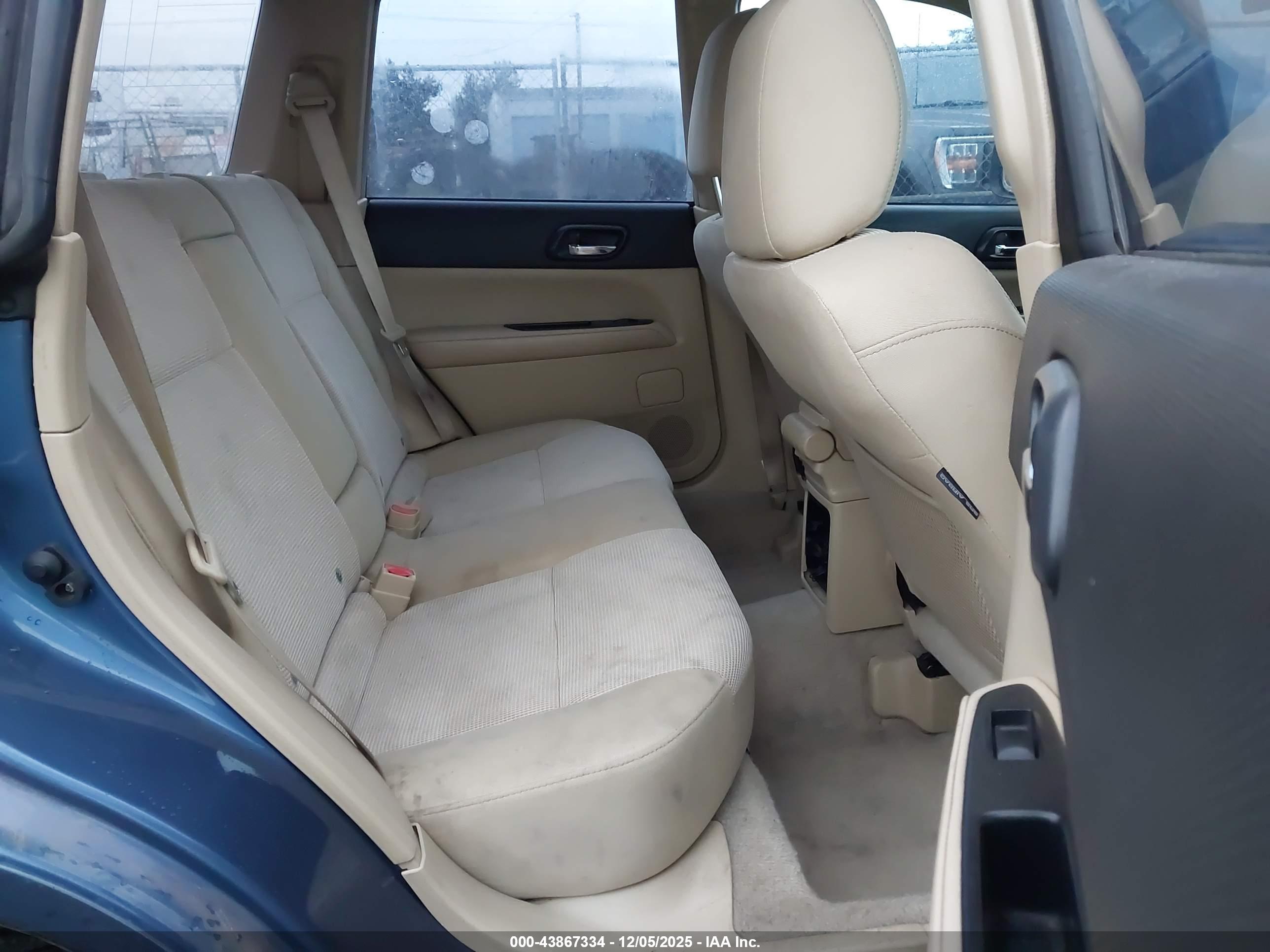 SUBARU FORESTER image 8