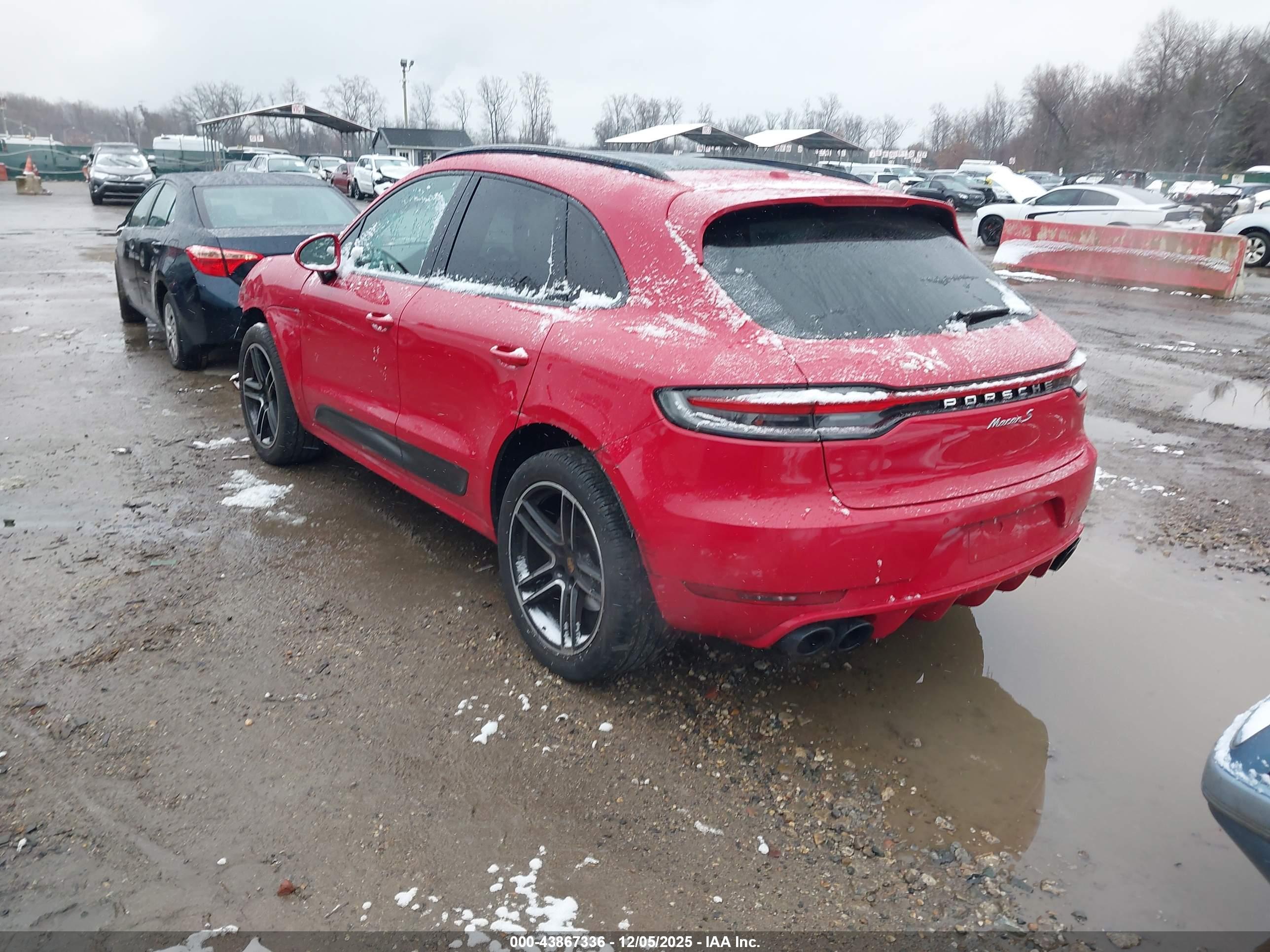 PORSCHE MACAN image 3