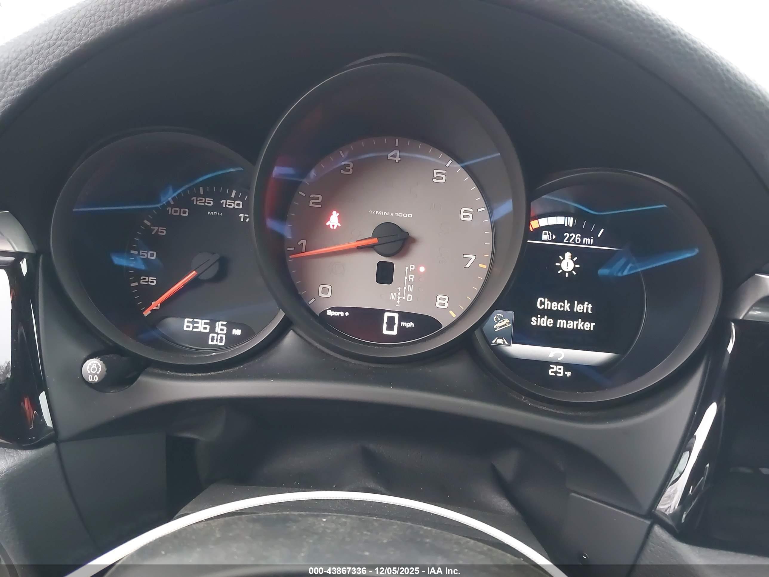 PORSCHE MACAN image 7