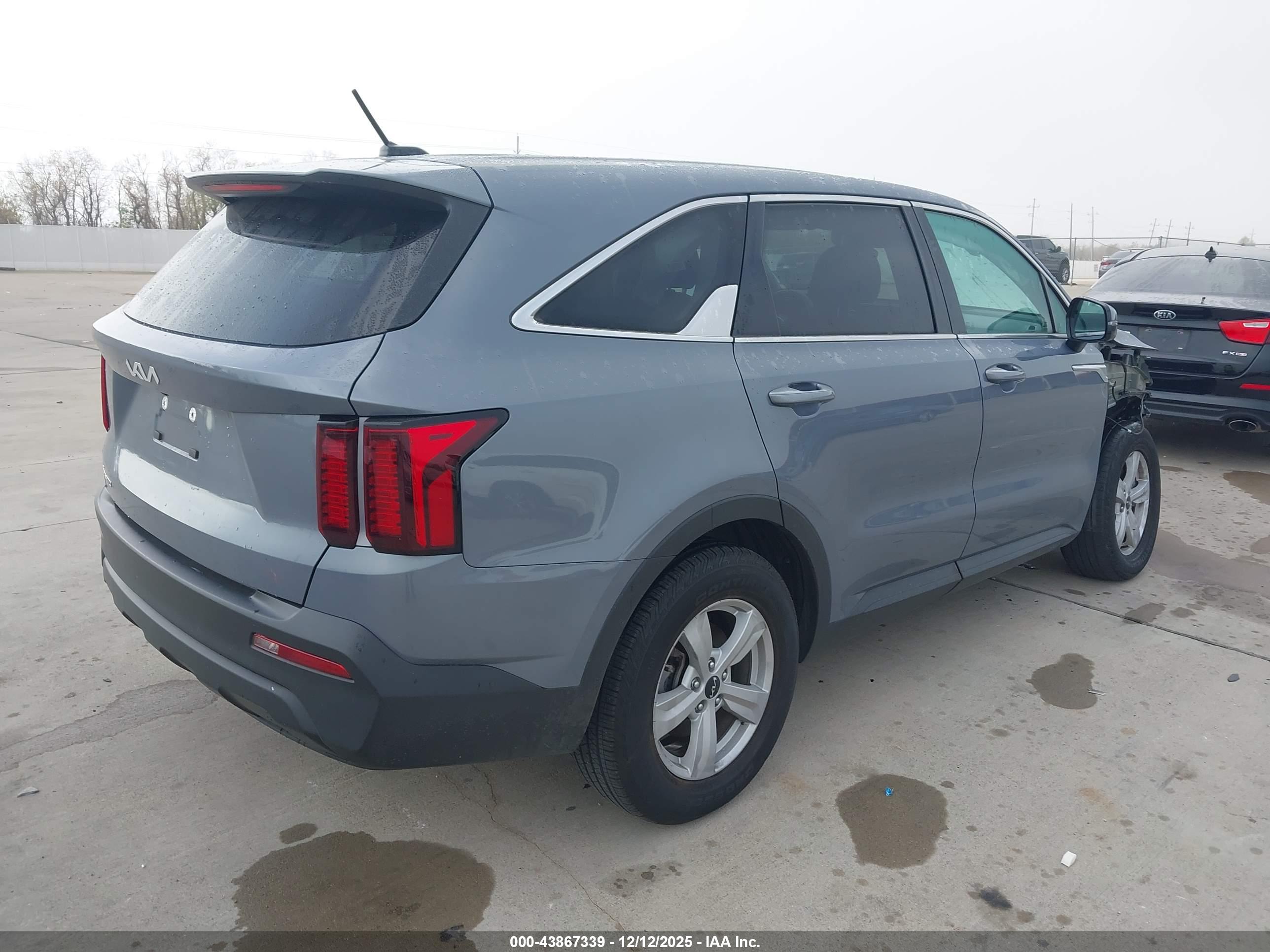 KIA SORENTO image 4