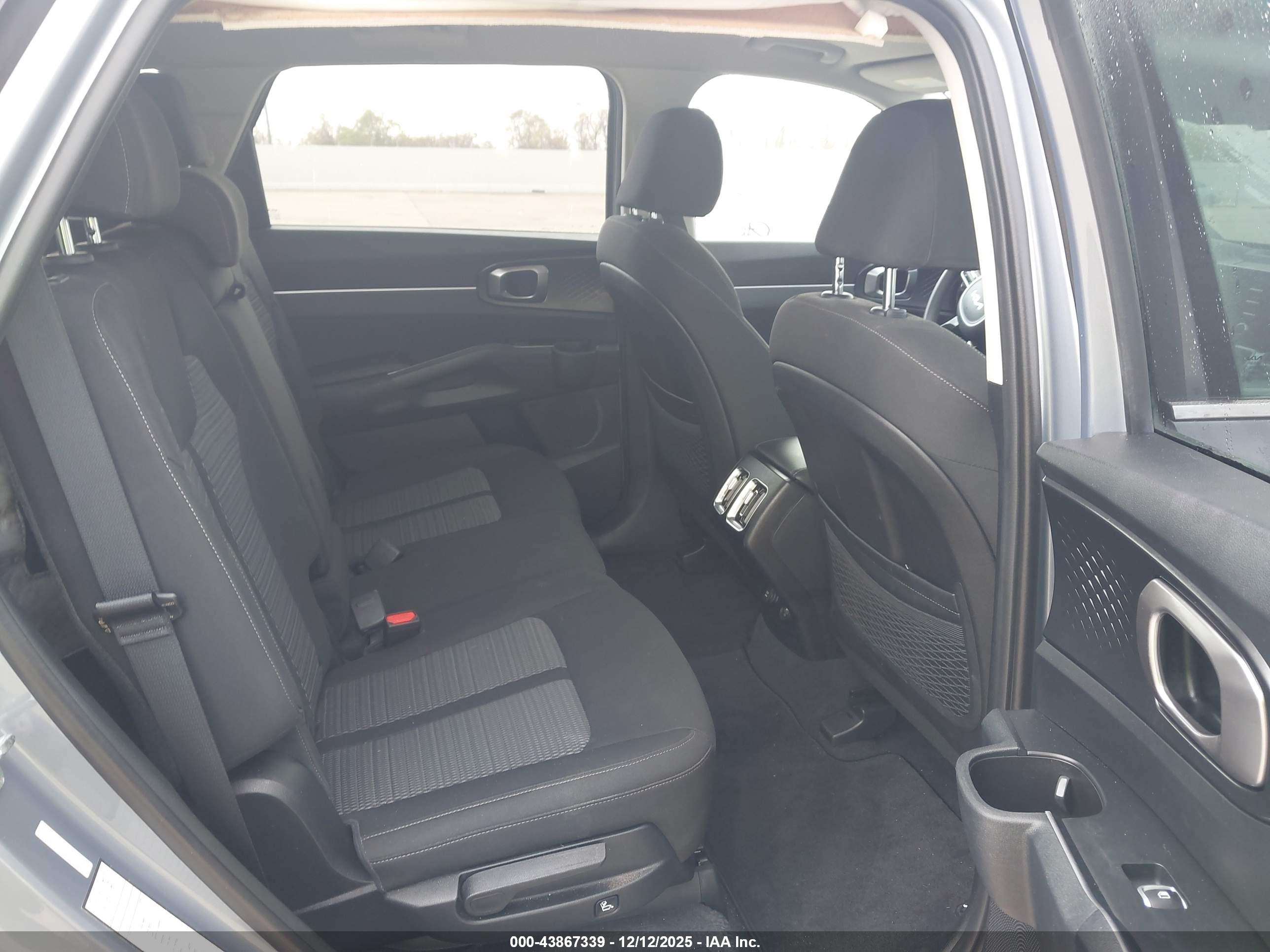 KIA SORENTO image 8