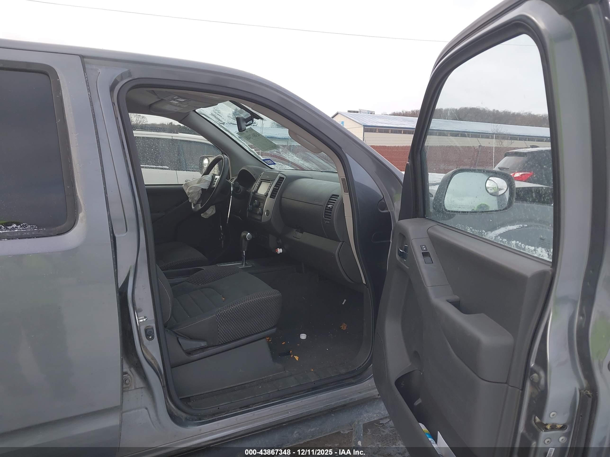 NISSAN FRONTIER image 5