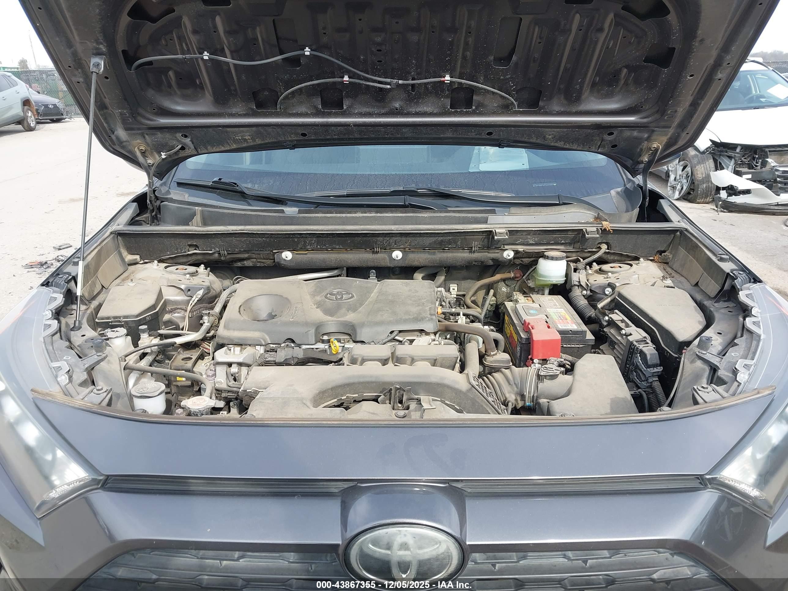 TOYOTA RAV4 image 10