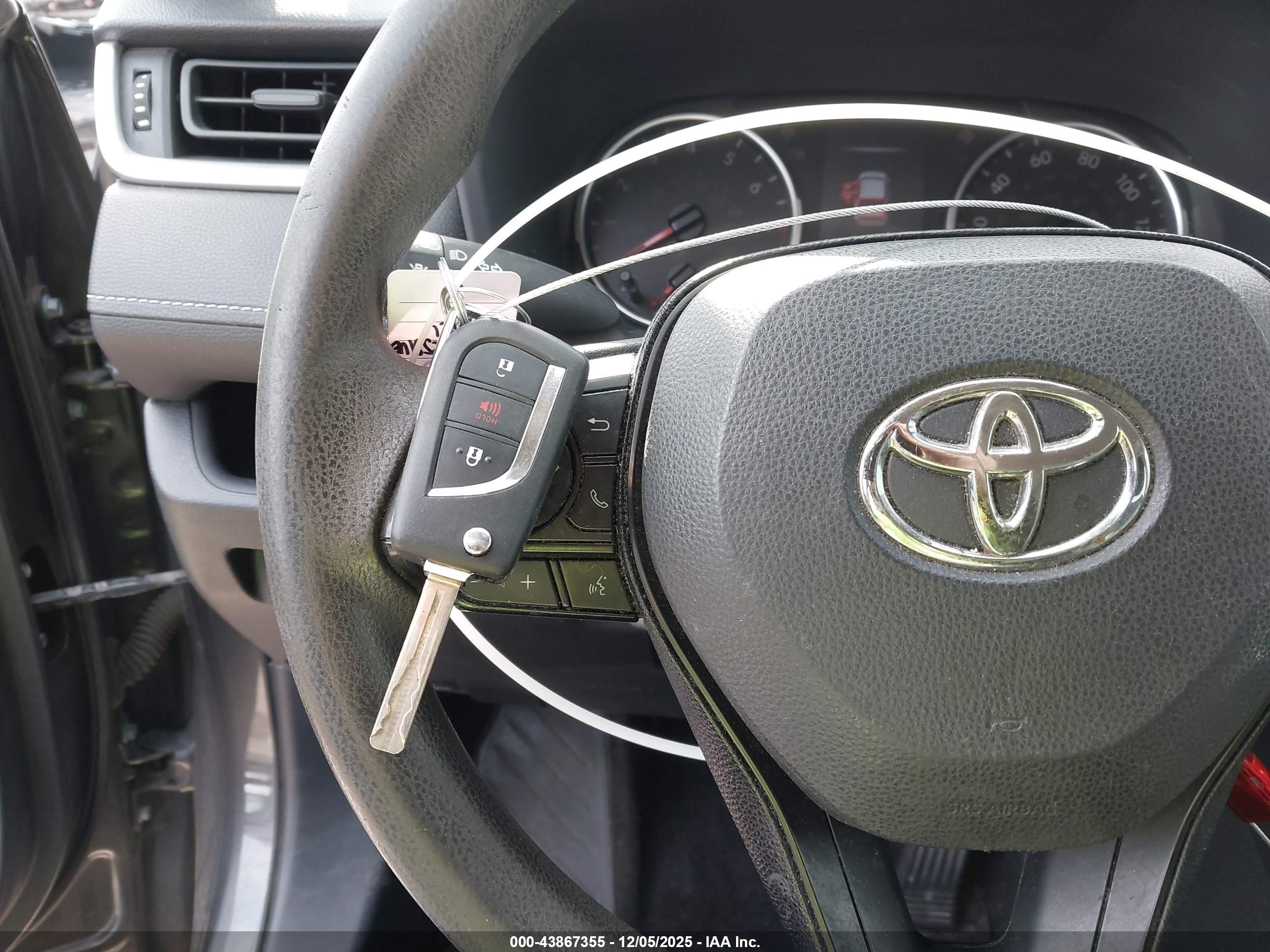TOYOTA RAV4 image 11
