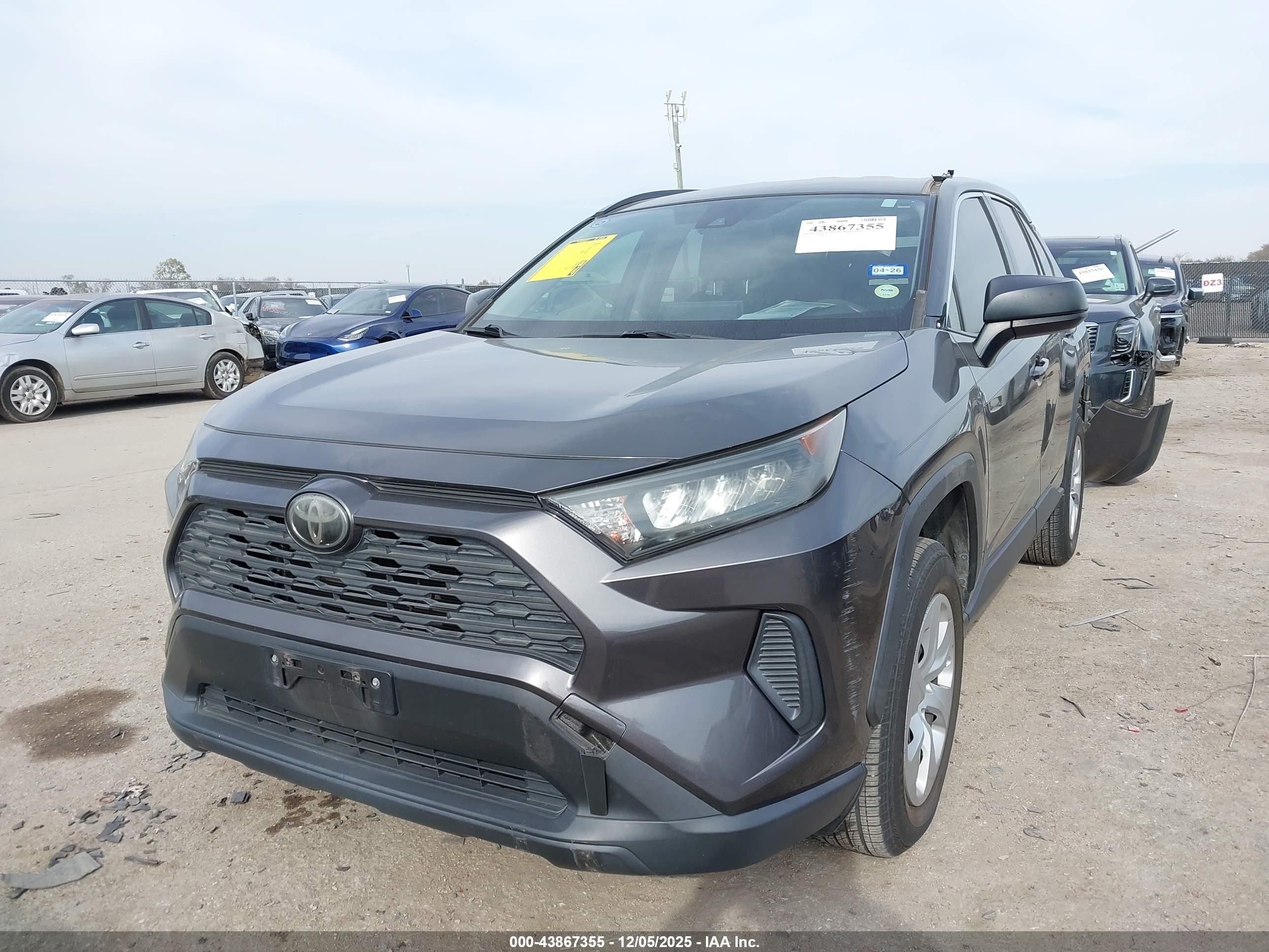 TOYOTA RAV4 image 2