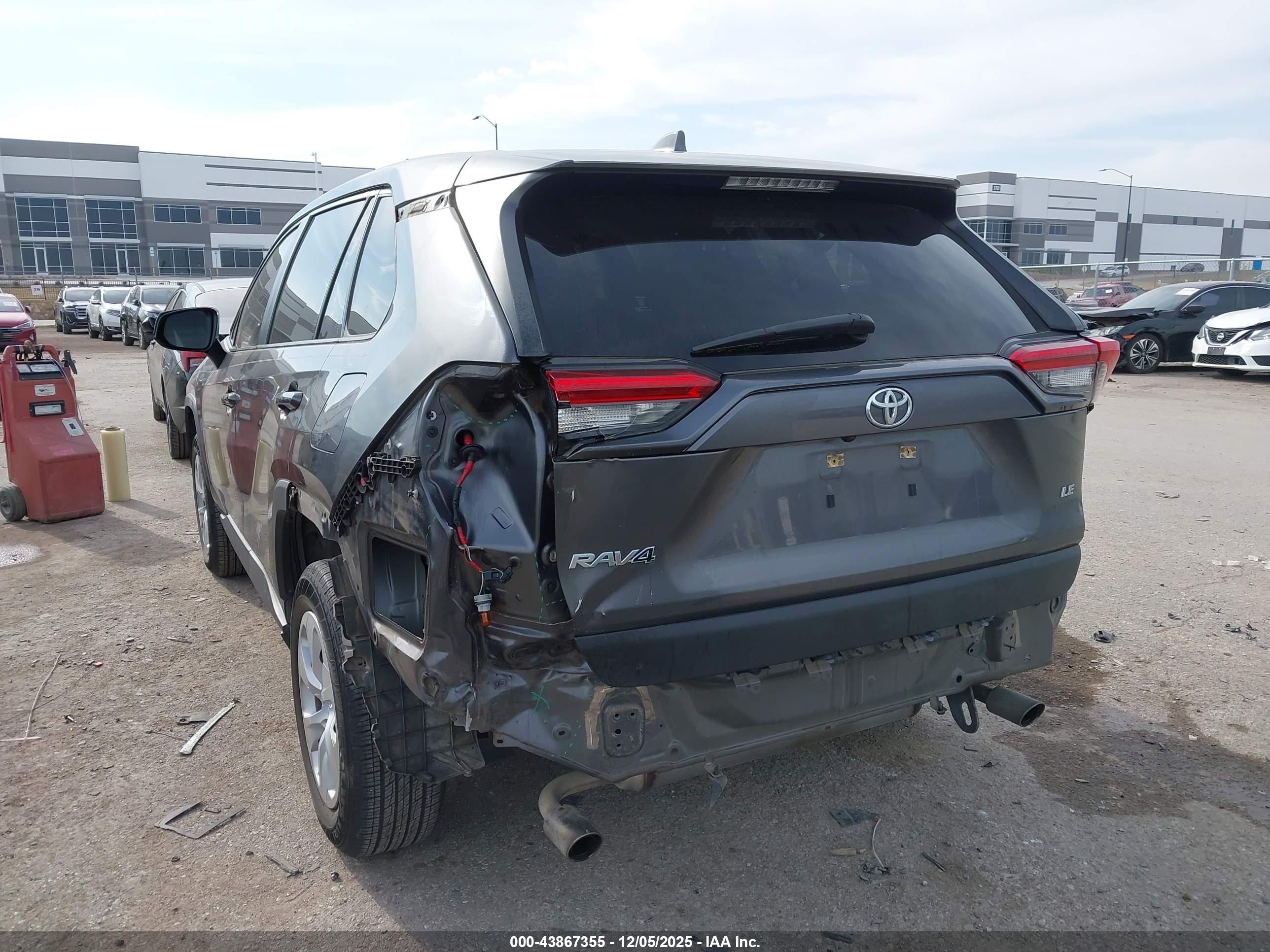 TOYOTA RAV4 image 3