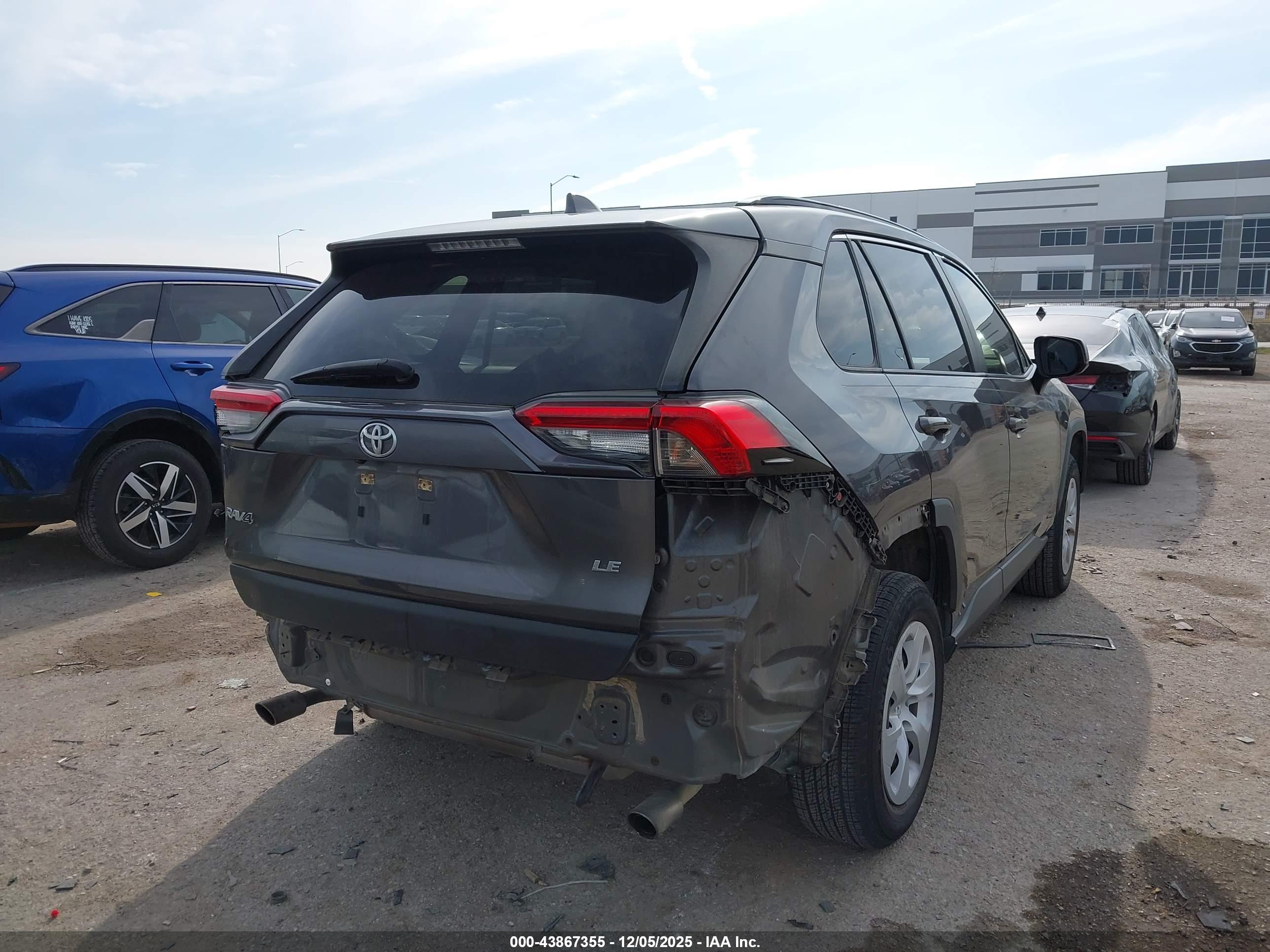 TOYOTA RAV4 image 4