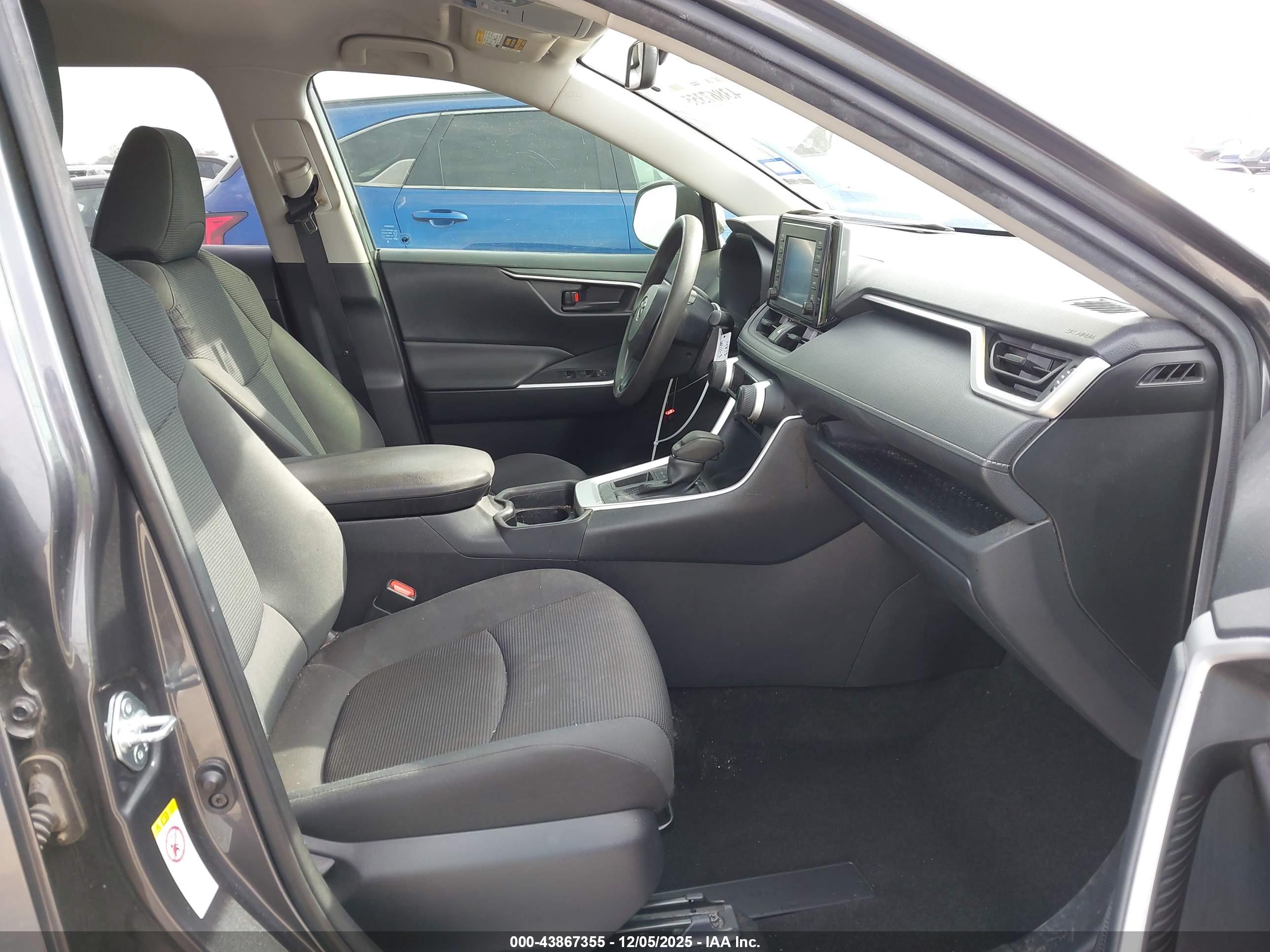 TOYOTA RAV4 image 5