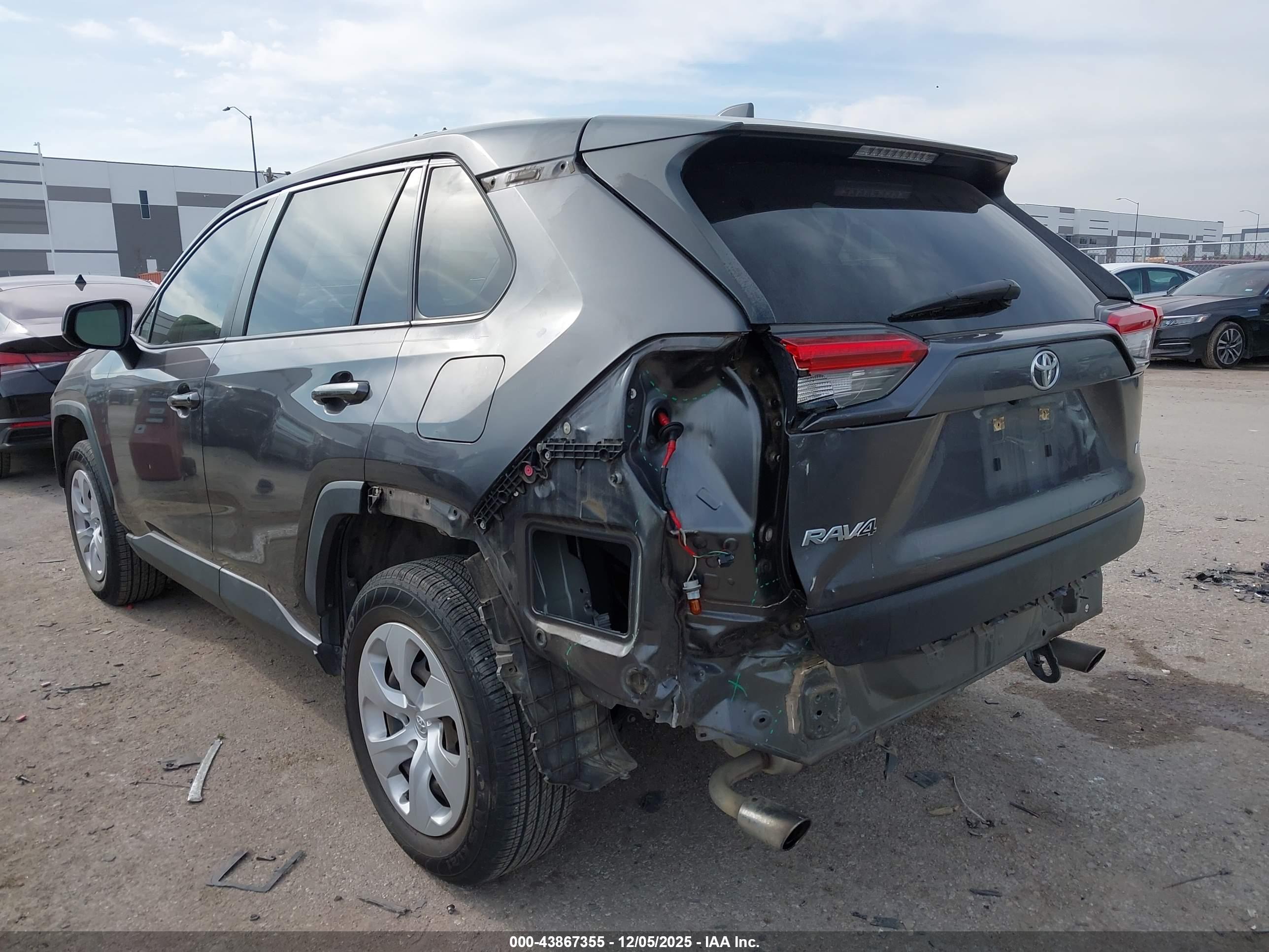 TOYOTA RAV4 image 6