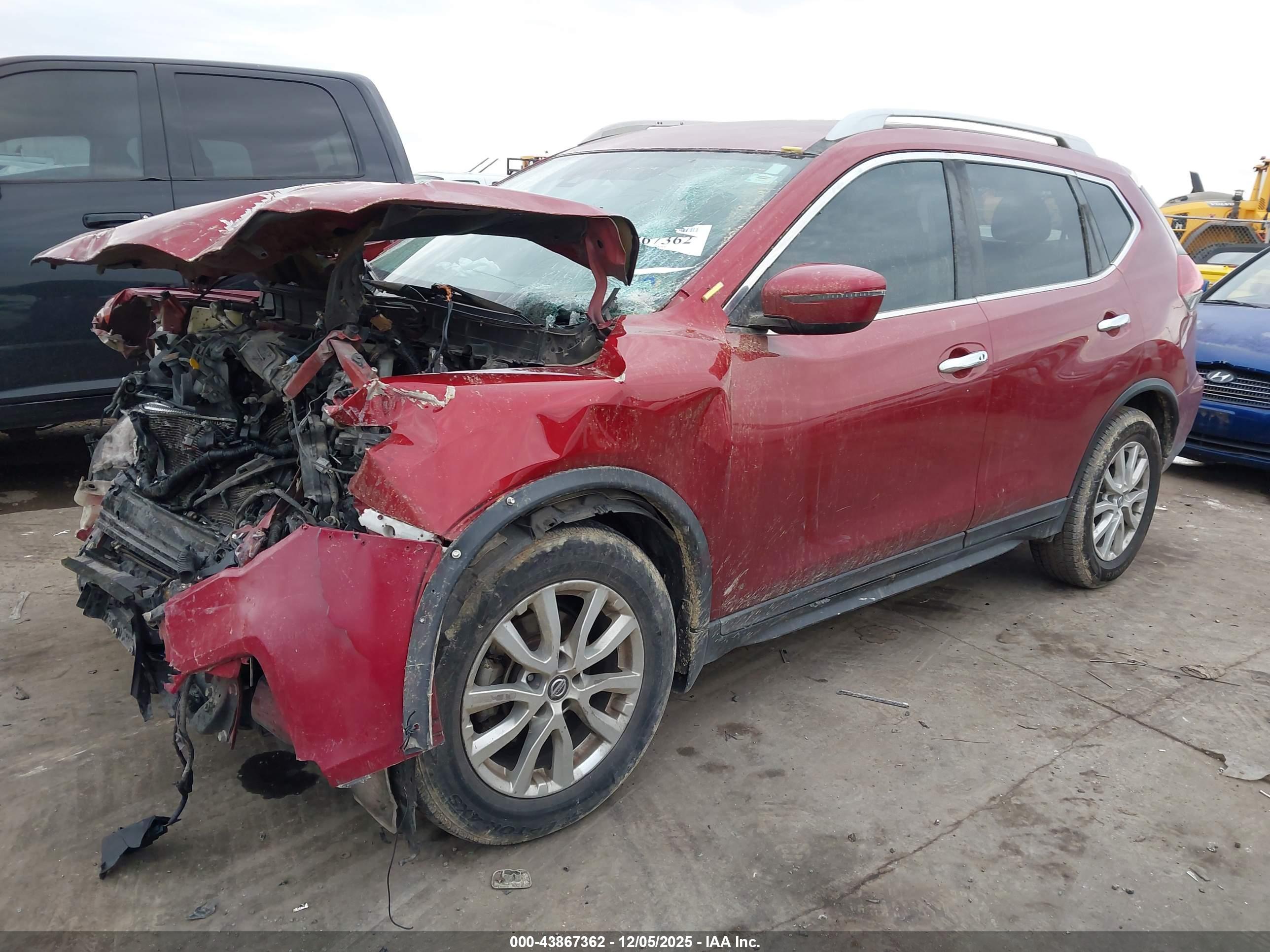 NISSAN ROGUE image 2