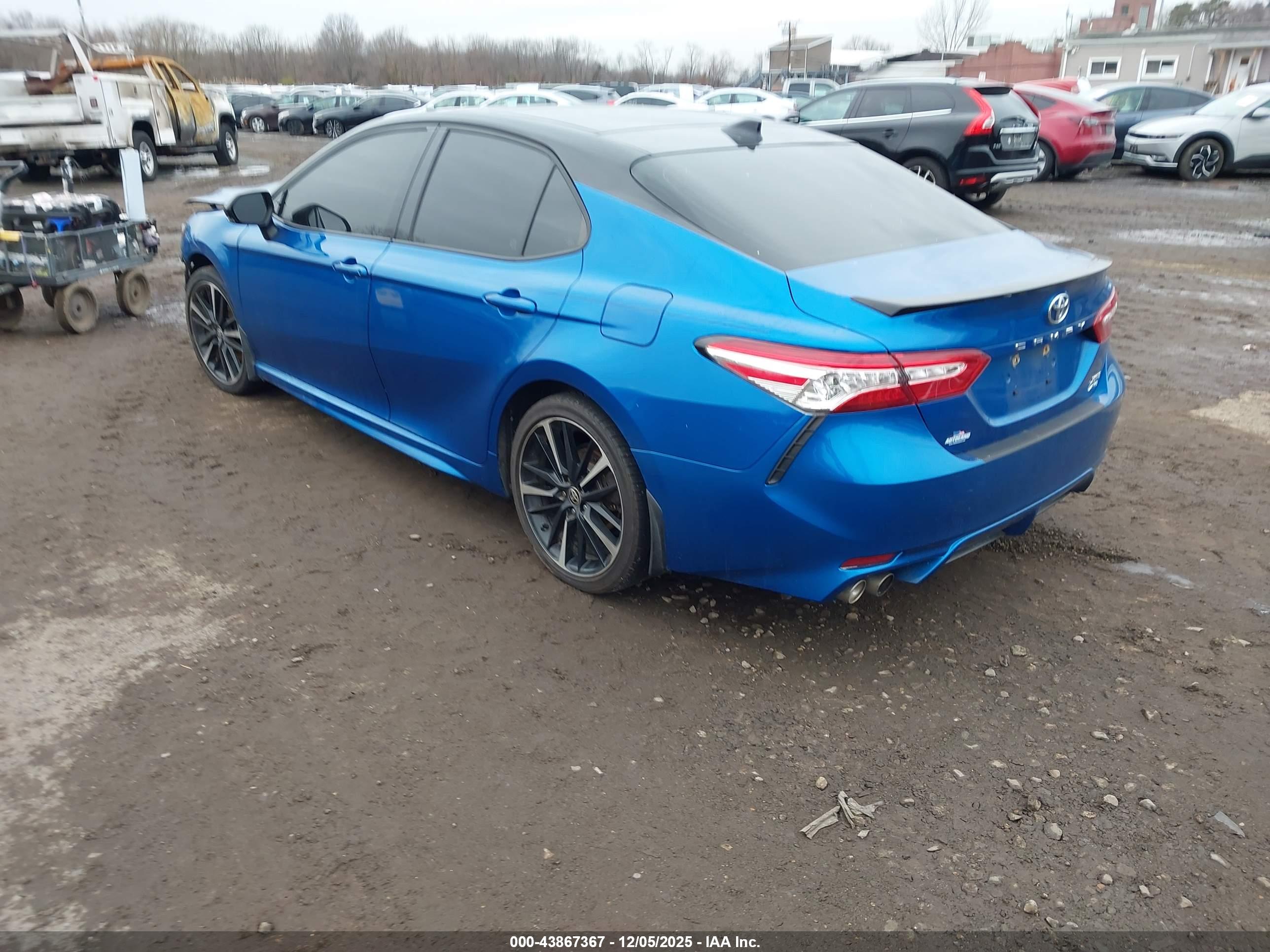 TOYOTA CAMRY image 3