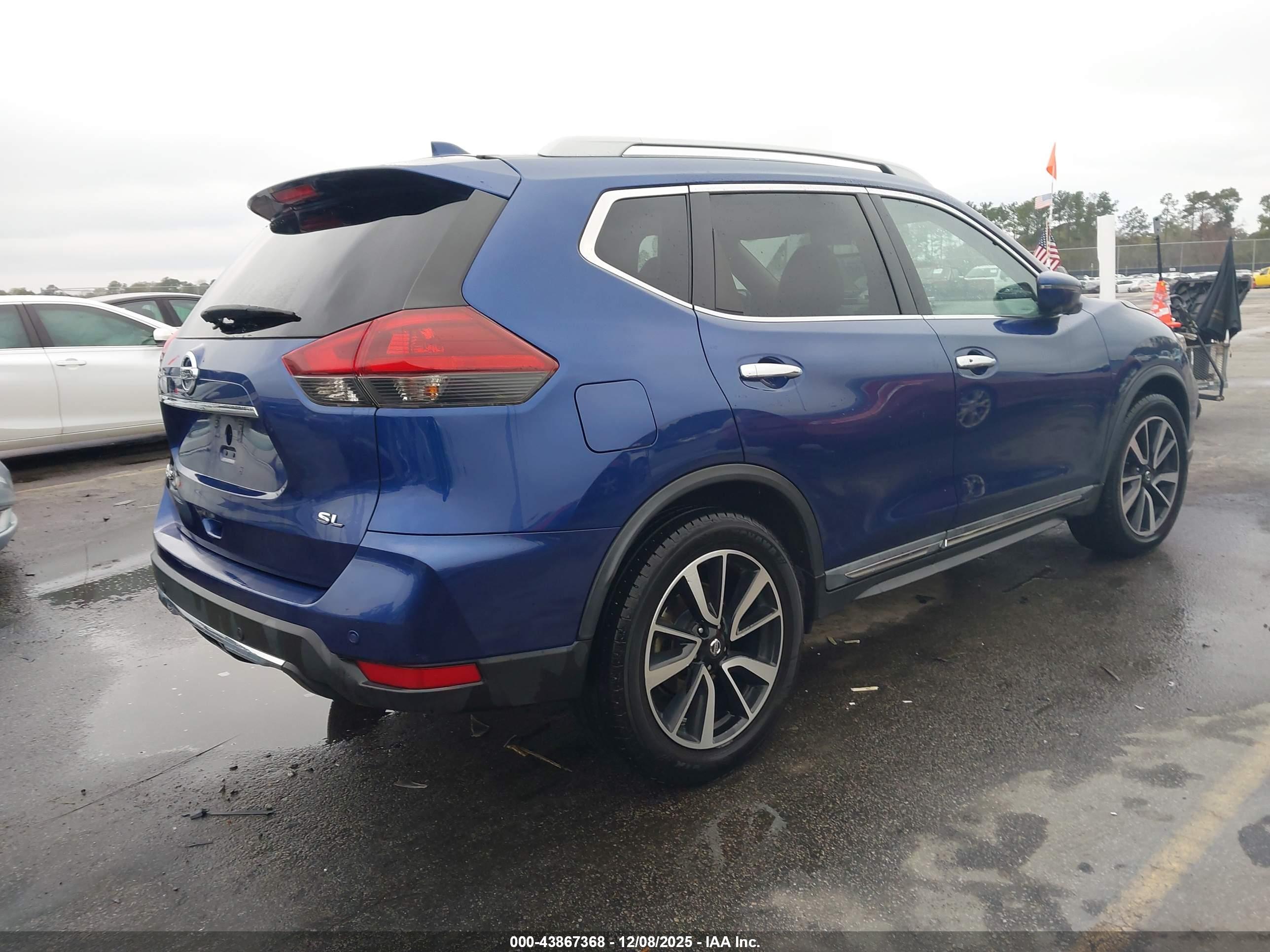 NISSAN ROGUE image 4