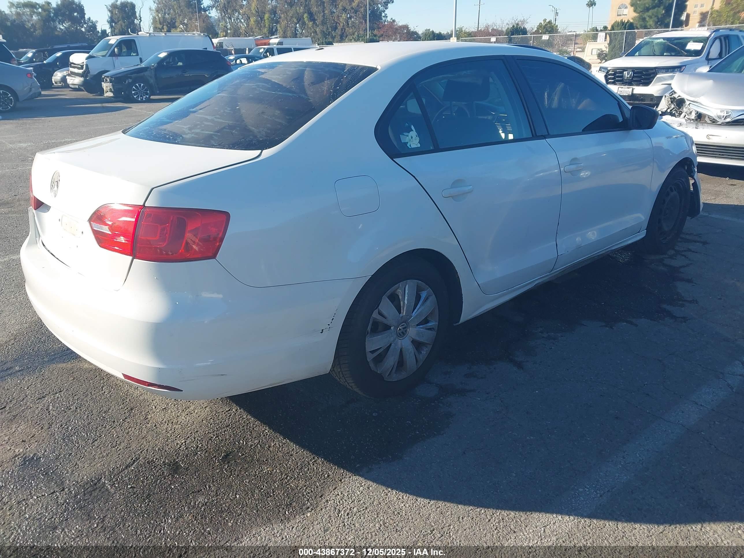 VOLKSWAGEN JETTA image 4