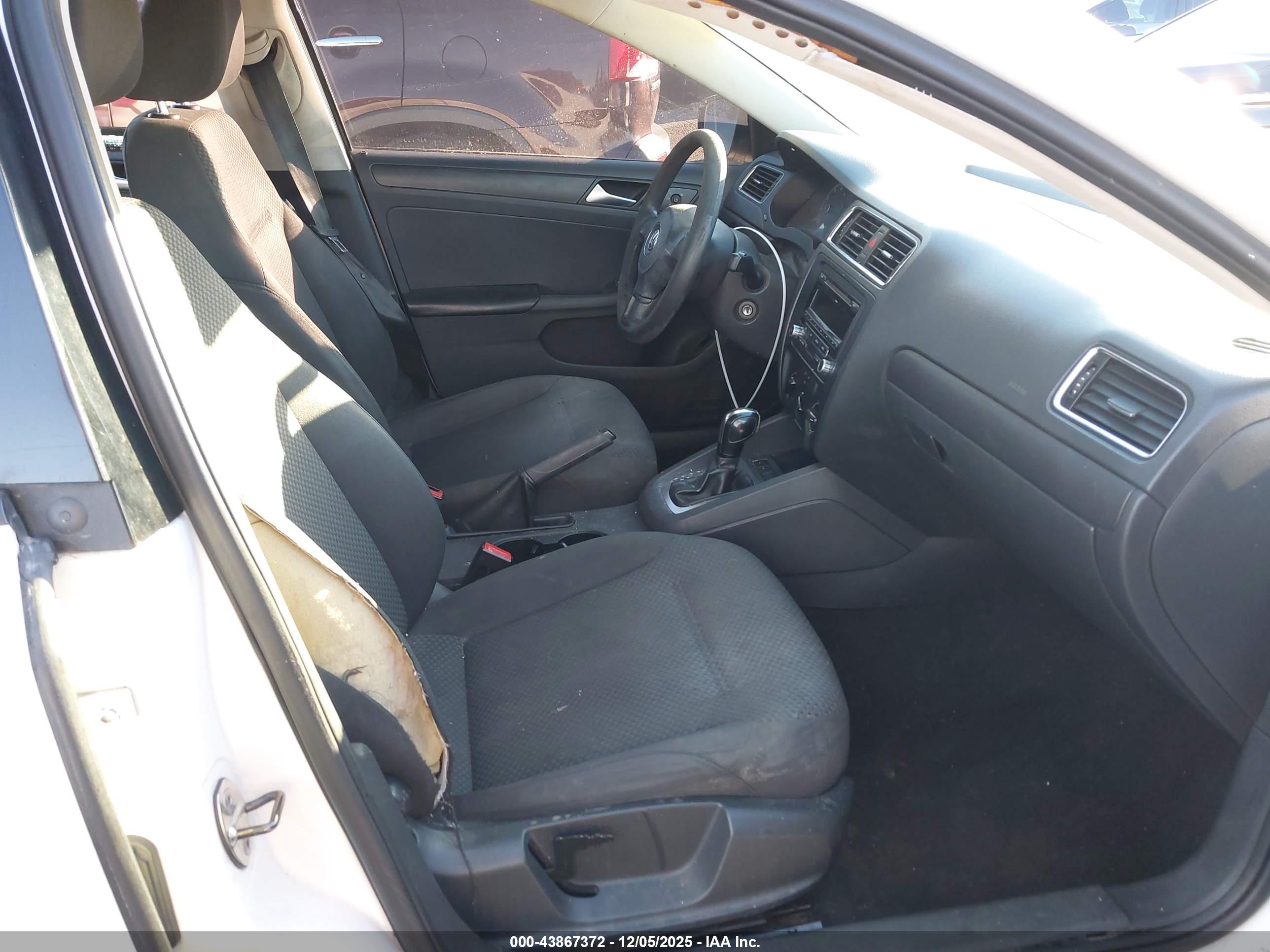 VOLKSWAGEN JETTA image 5