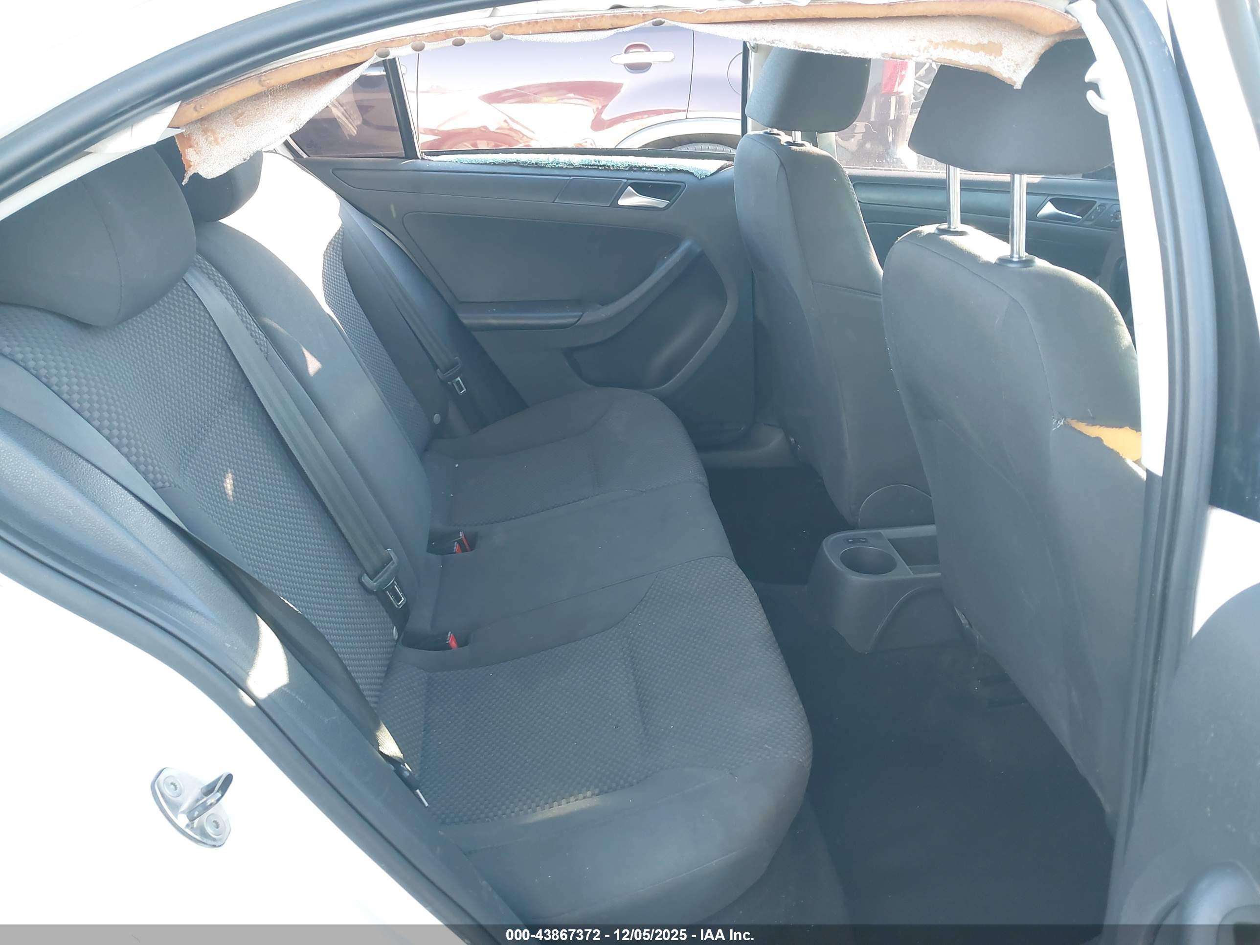 VOLKSWAGEN JETTA image 8