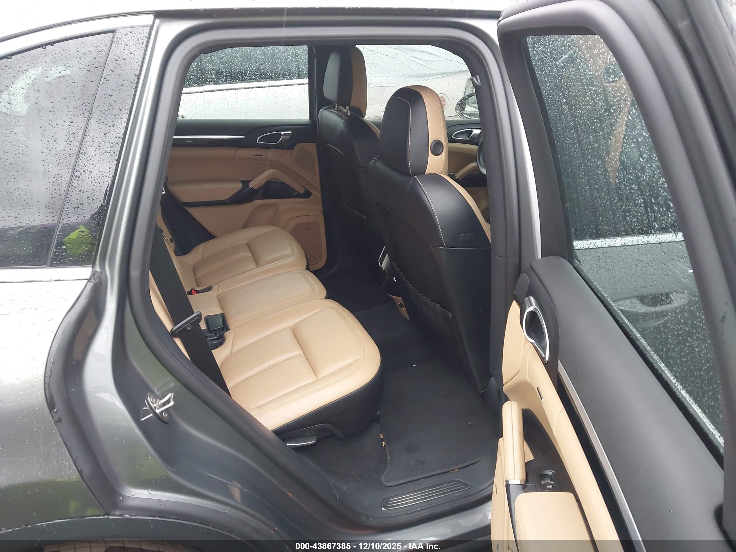 PORSCHE CAYENNE image 8