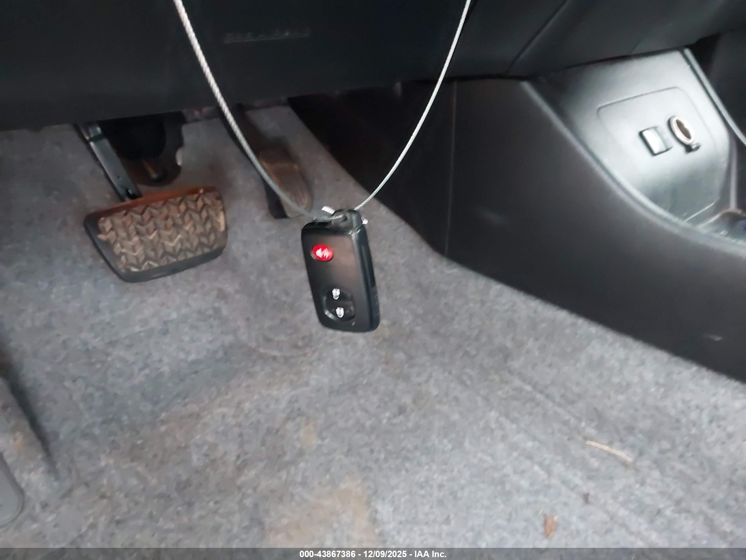TOYOTA PRIUS image 11