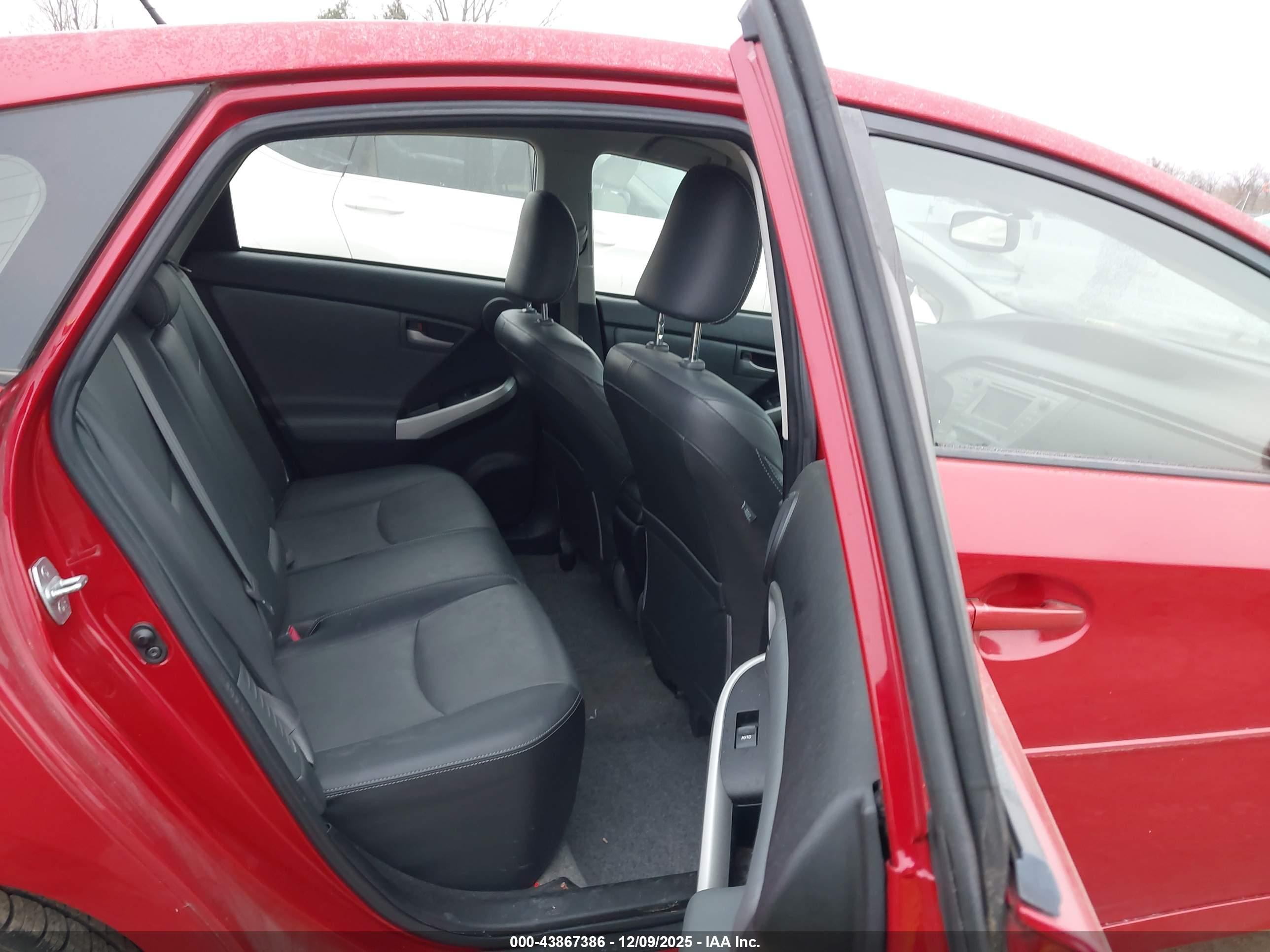 TOYOTA PRIUS image 8
