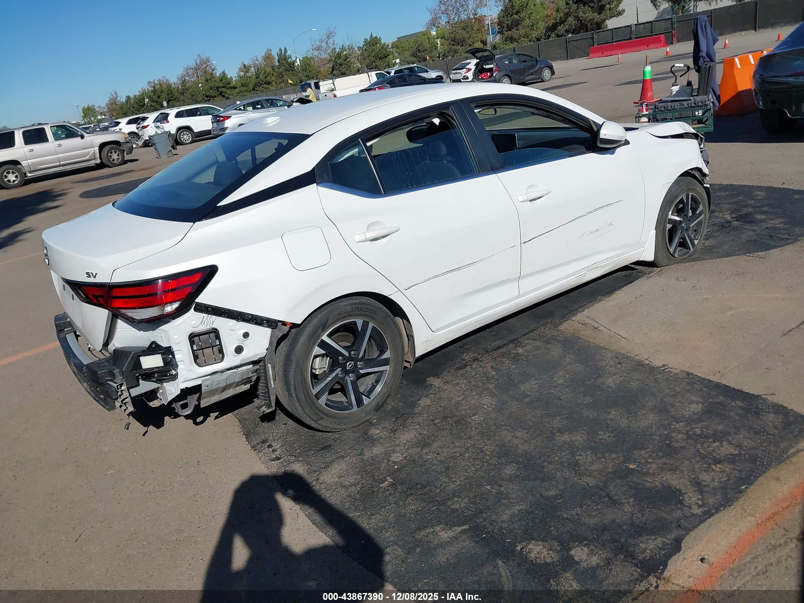 NISSAN SENTRA image 4