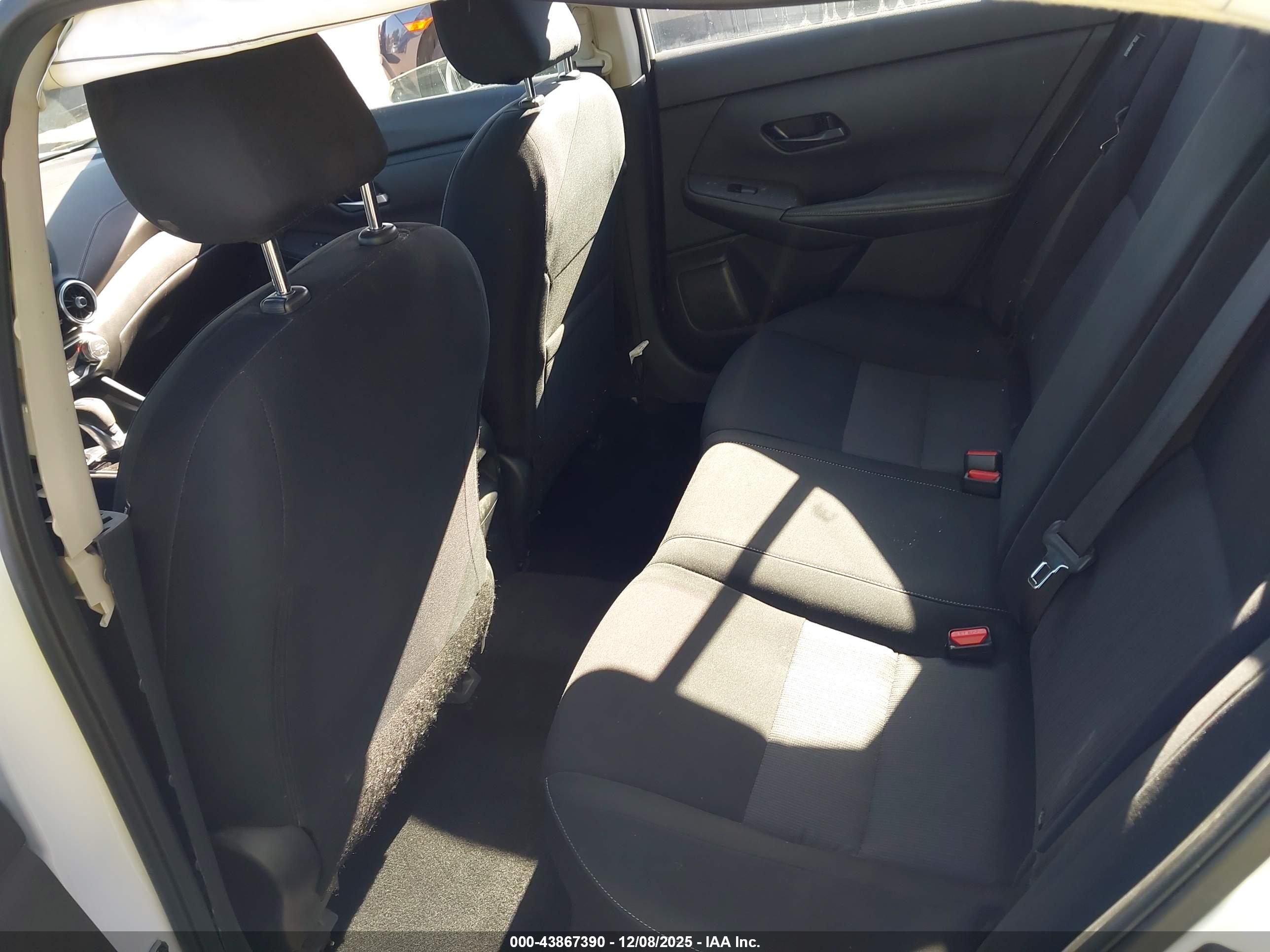 NISSAN SENTRA image 8
