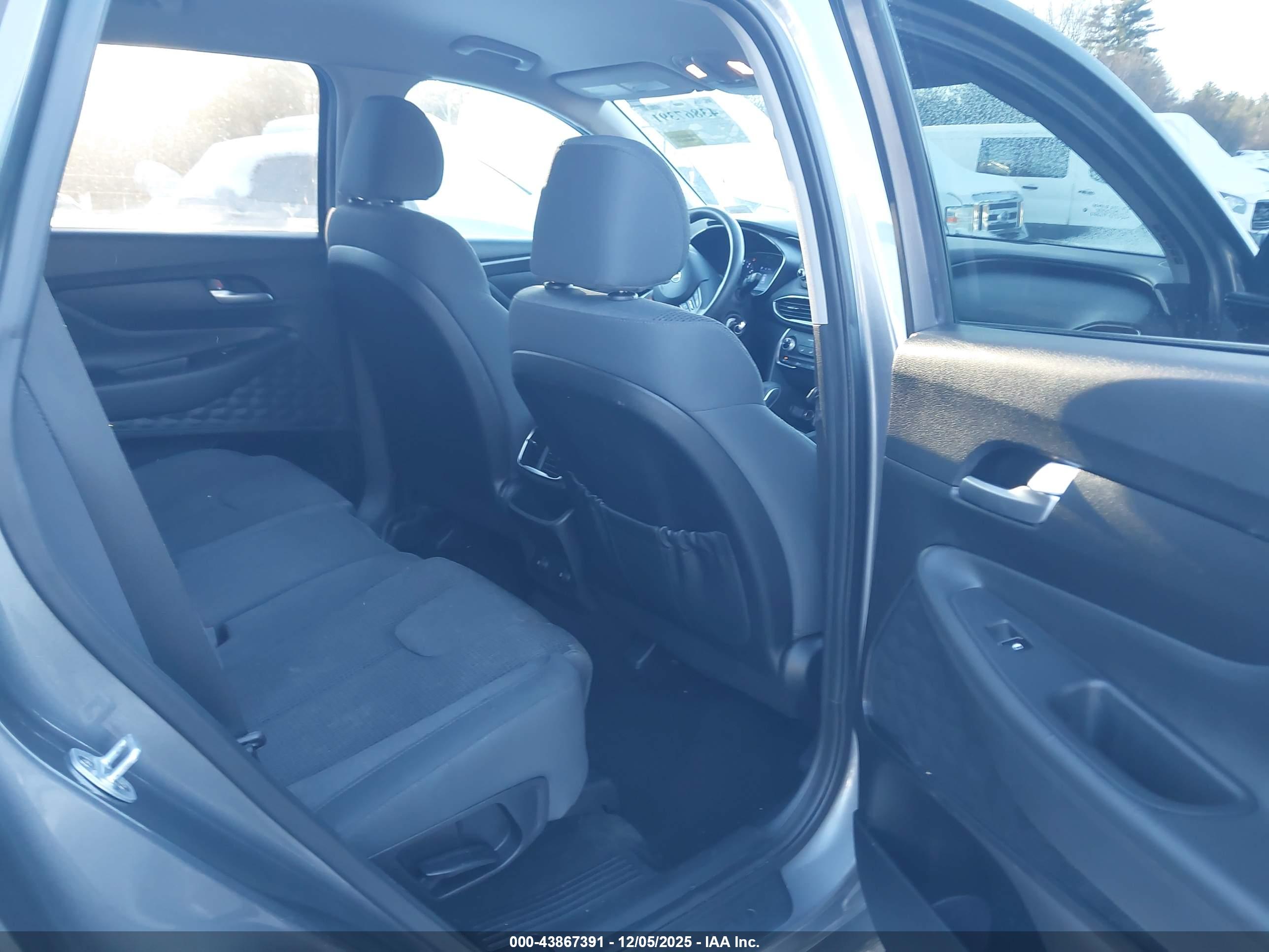 HYUNDAI SANTA image 8