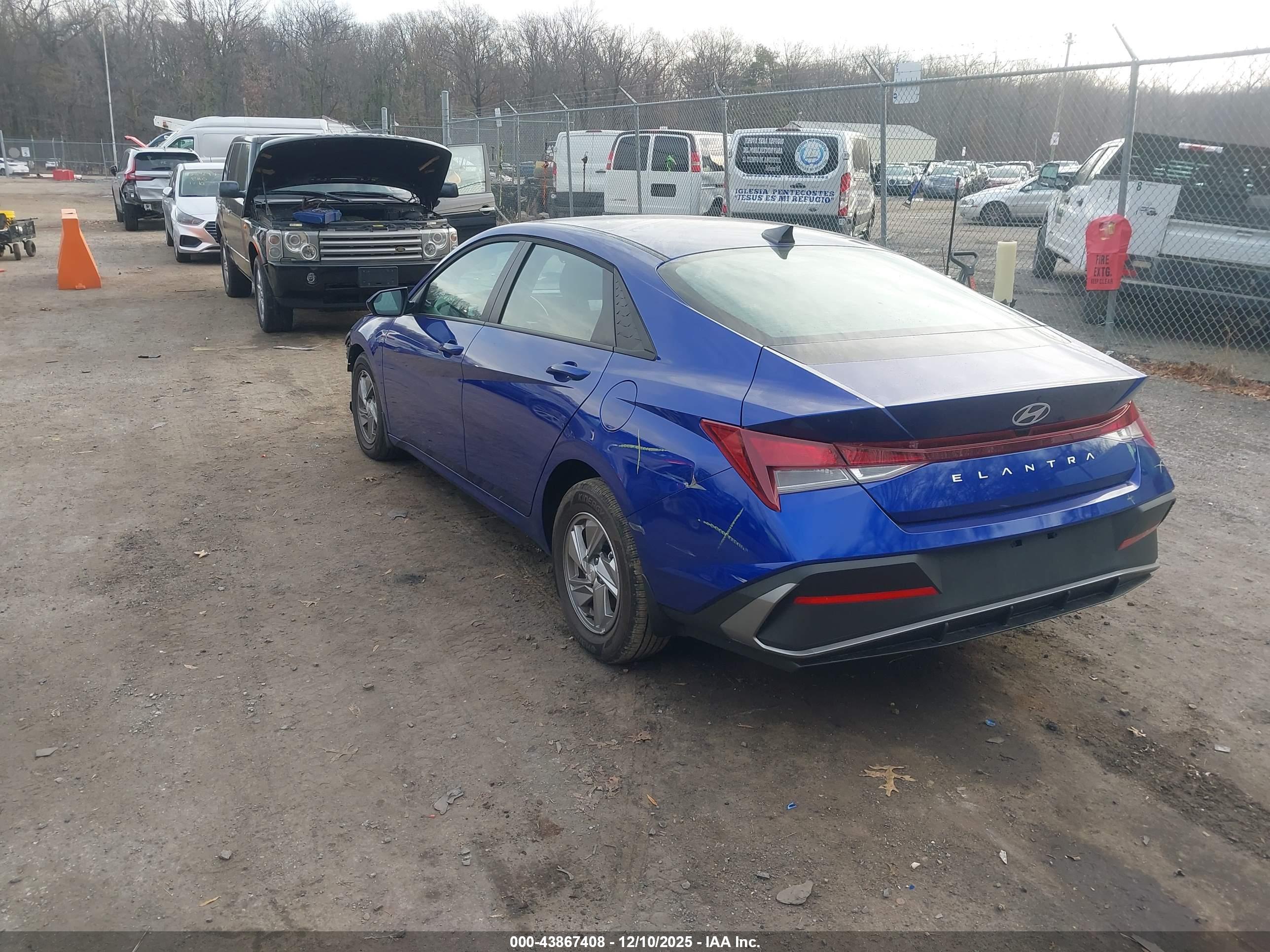 HYUNDAI ELANTRA image 3